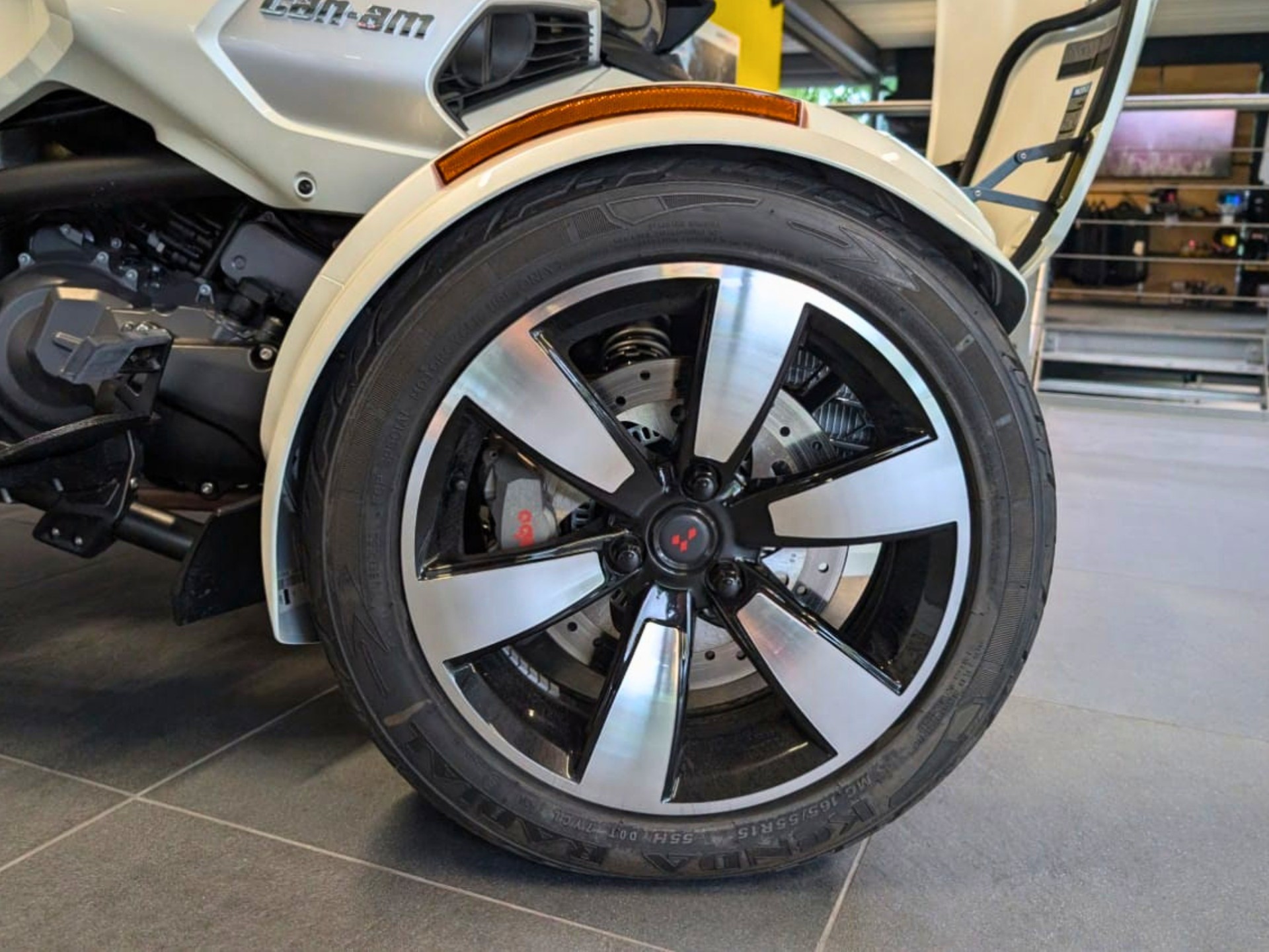 CAN-AM Spyder F3-T SE6-image-13