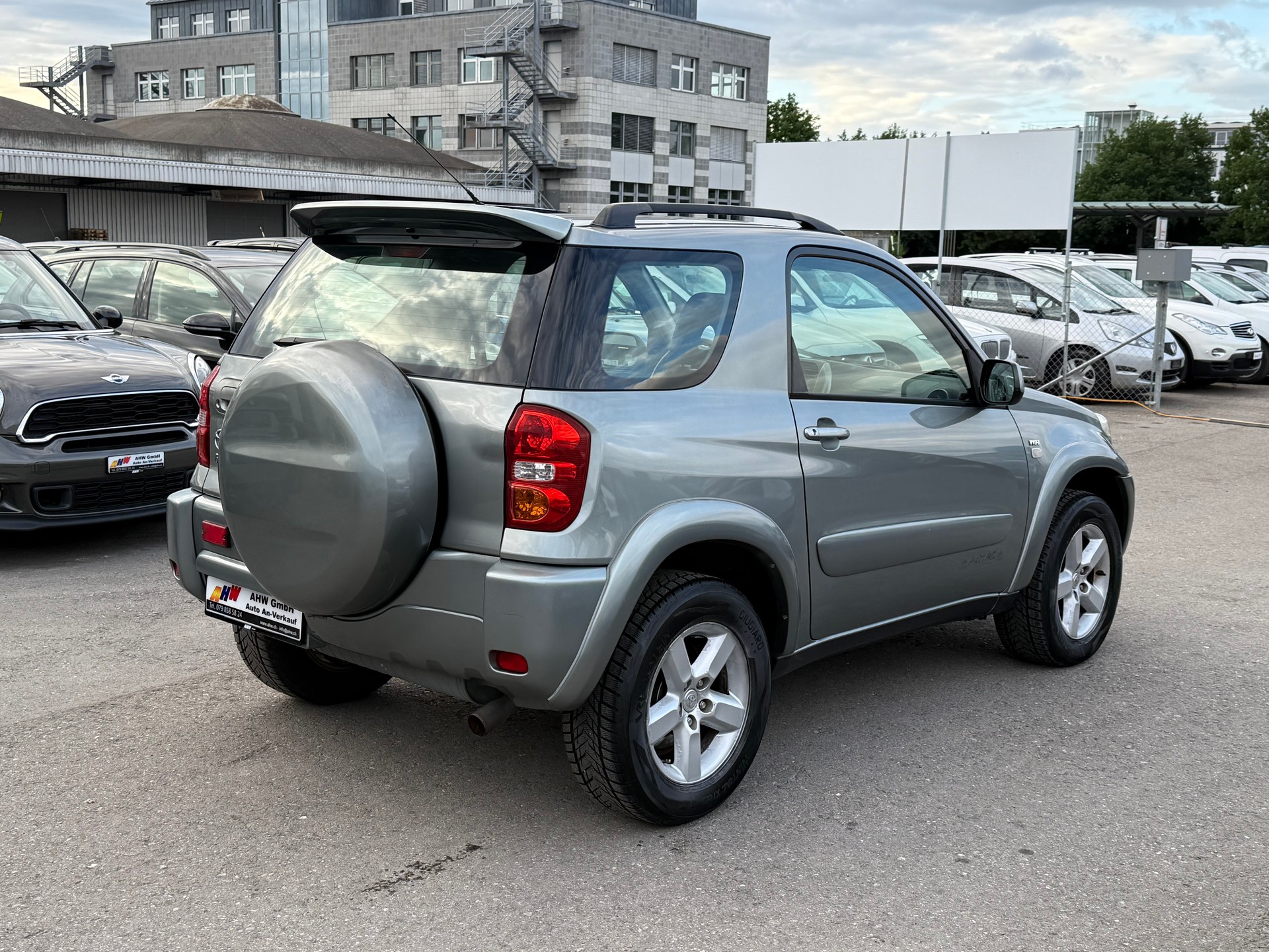 TOYOTA RAV-4 2.0 16V Linea Sol AUTOMAT / NUR 75'000km / 3 TÜRER / FACELIFT / FRISCH AB MFK-image-3