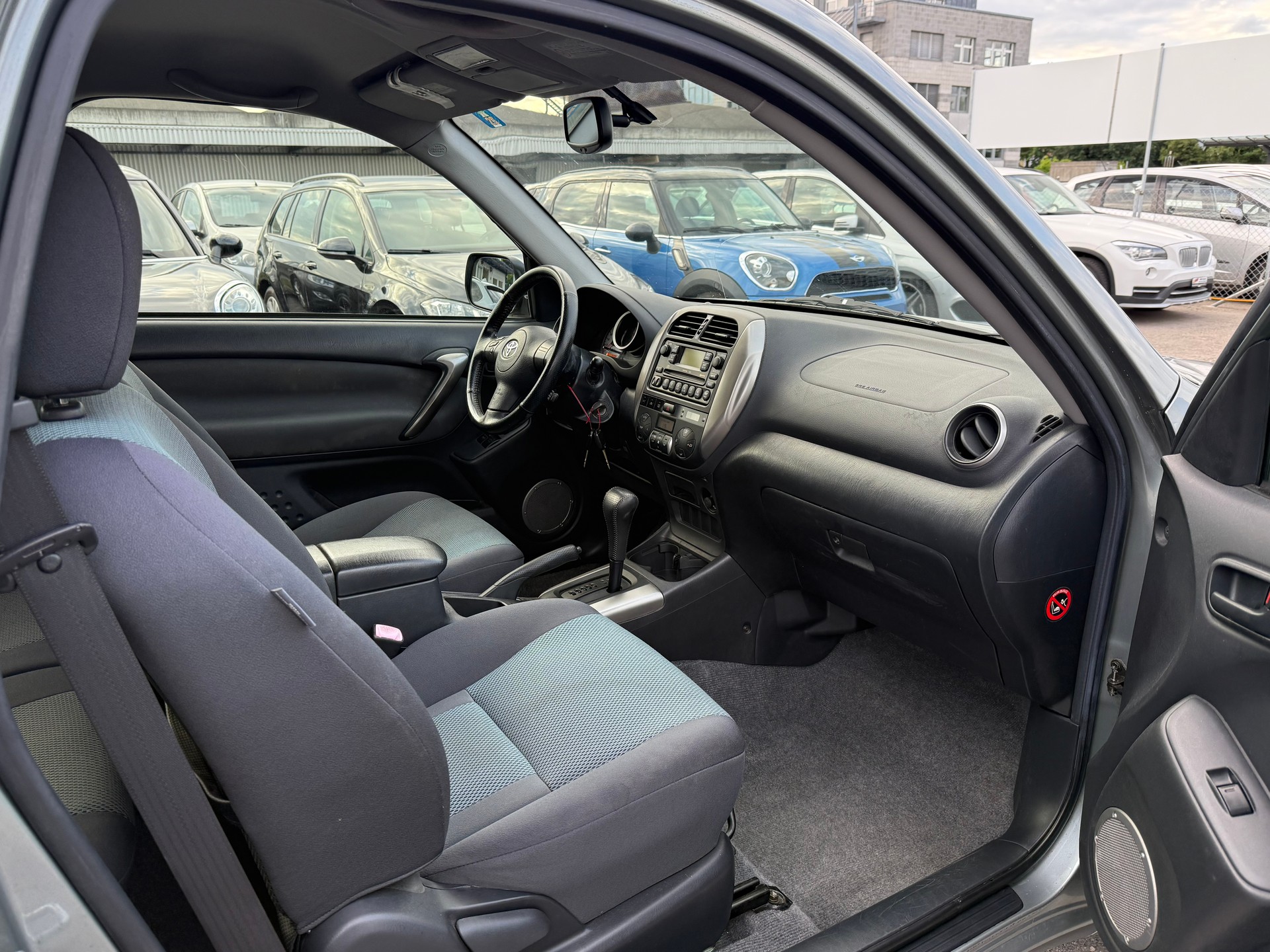 TOYOTA RAV-4 2.0 16V Linea Sol AUTOMAT / NUR 75'000km / 3 TÜRER / FACELIFT / FRISCH AB MFK-image-7