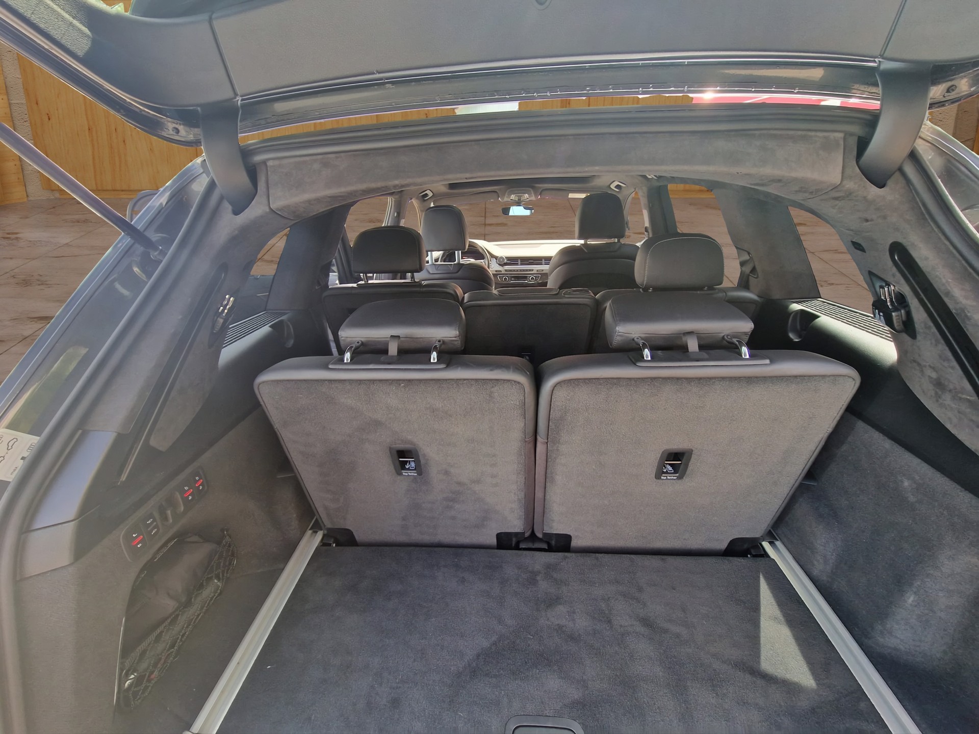 AUDI SQ7 4.0 TDI quattro tiptronic-image-9