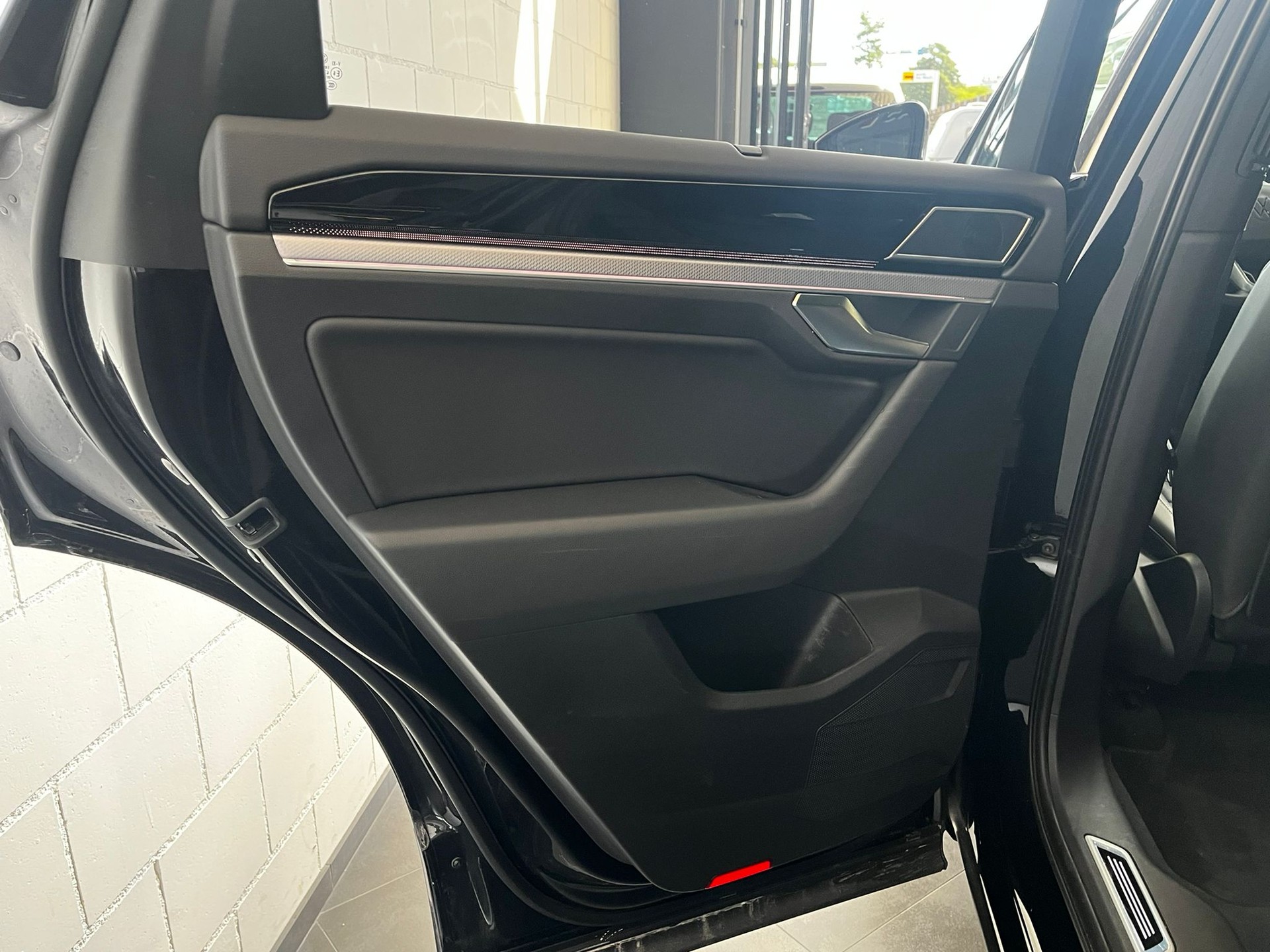 VW Touareg 3.0 TDI R Line Tiptronic-image-13