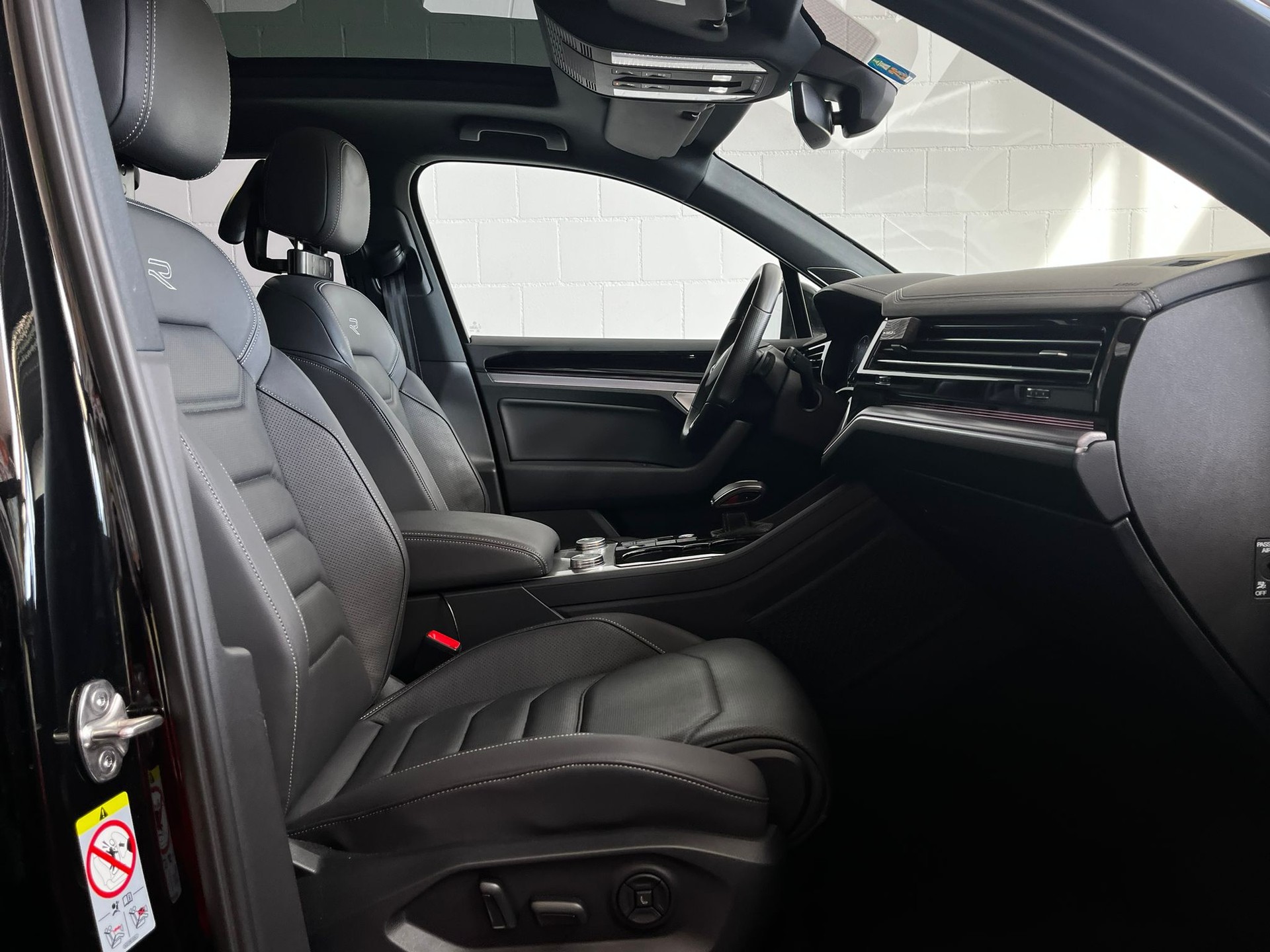 VW Touareg 3.0 TDI R Line Tiptronic-image-7