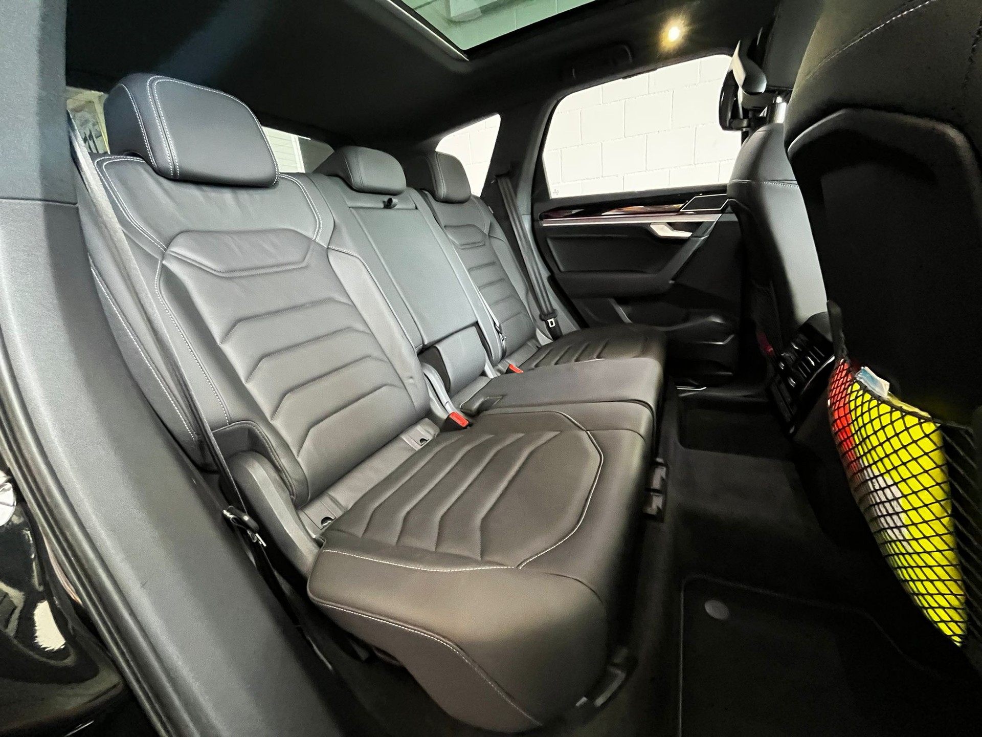 VW Touareg 3.0 TDI R Line Tiptronic-image-11