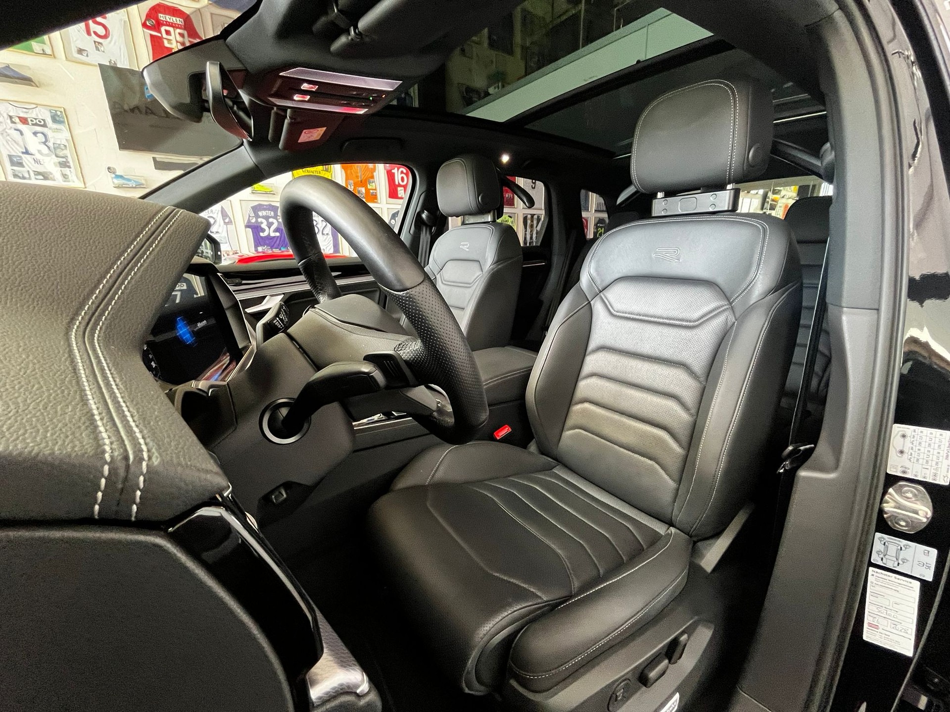 VW Touareg 3.0 TDI R Line Tiptronic-image-6