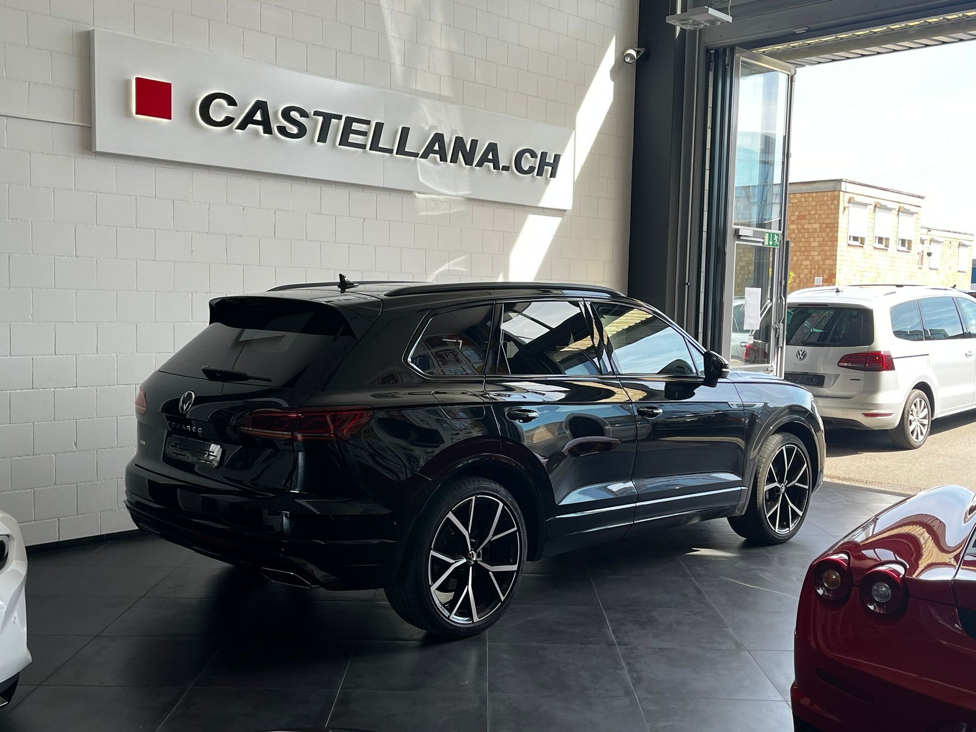VW Touareg 3.0 TDI R Line Tiptronic-showroom-element-2