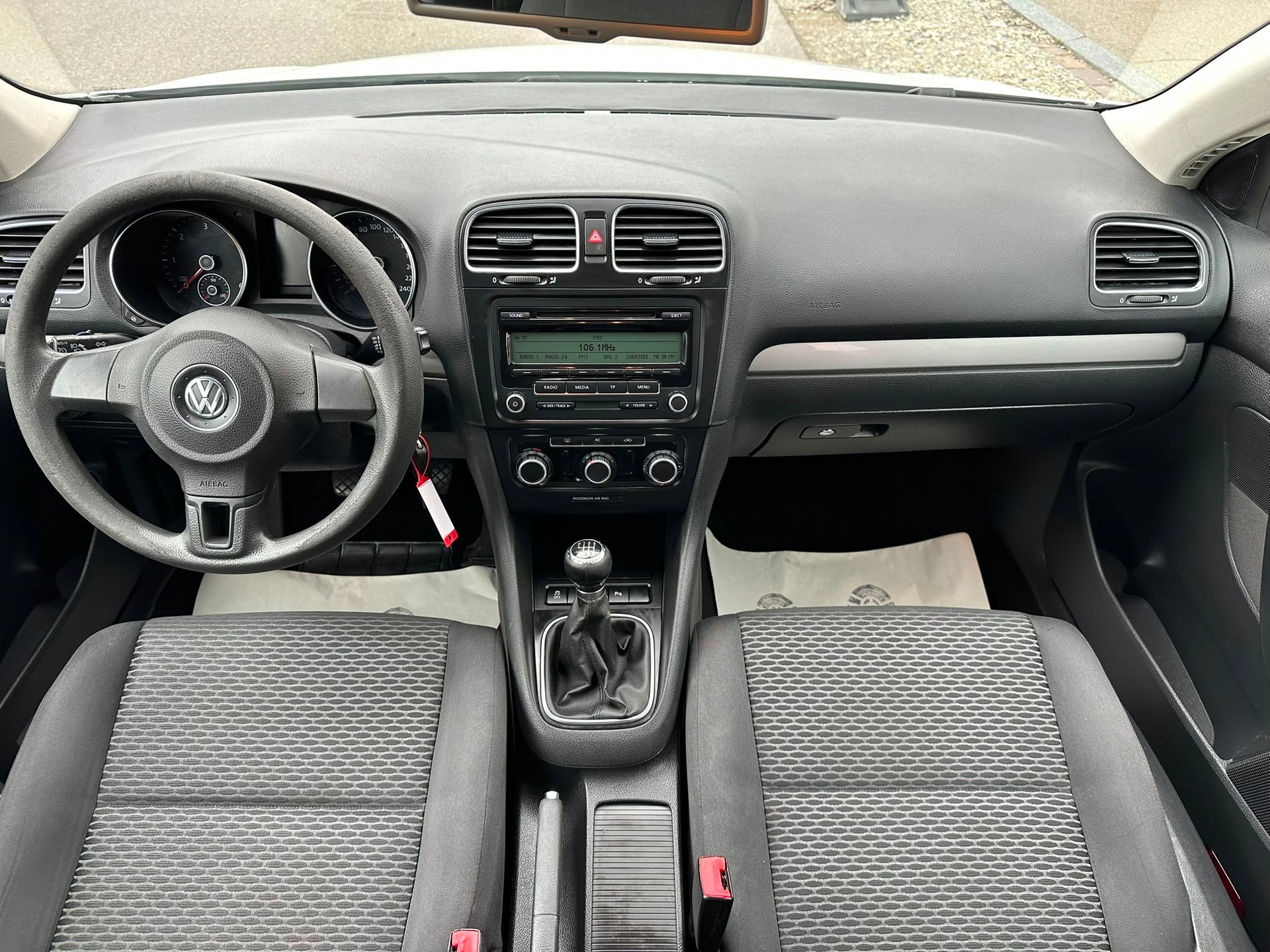 VW Golf Variant 1.6 TDI Trendline 4Motion-image-14