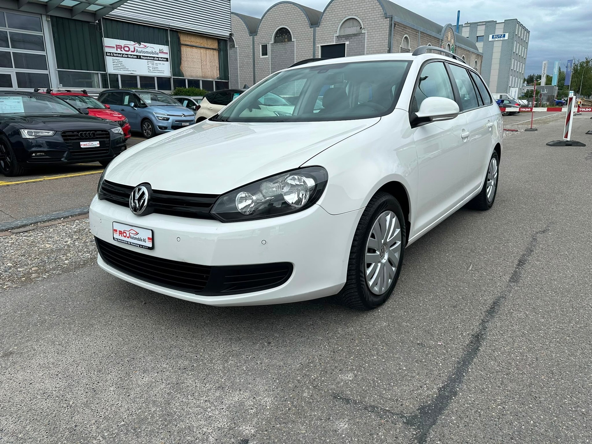 VW Golf Variant 1.6 TDI Trendline 4Motion-showroom-element-1