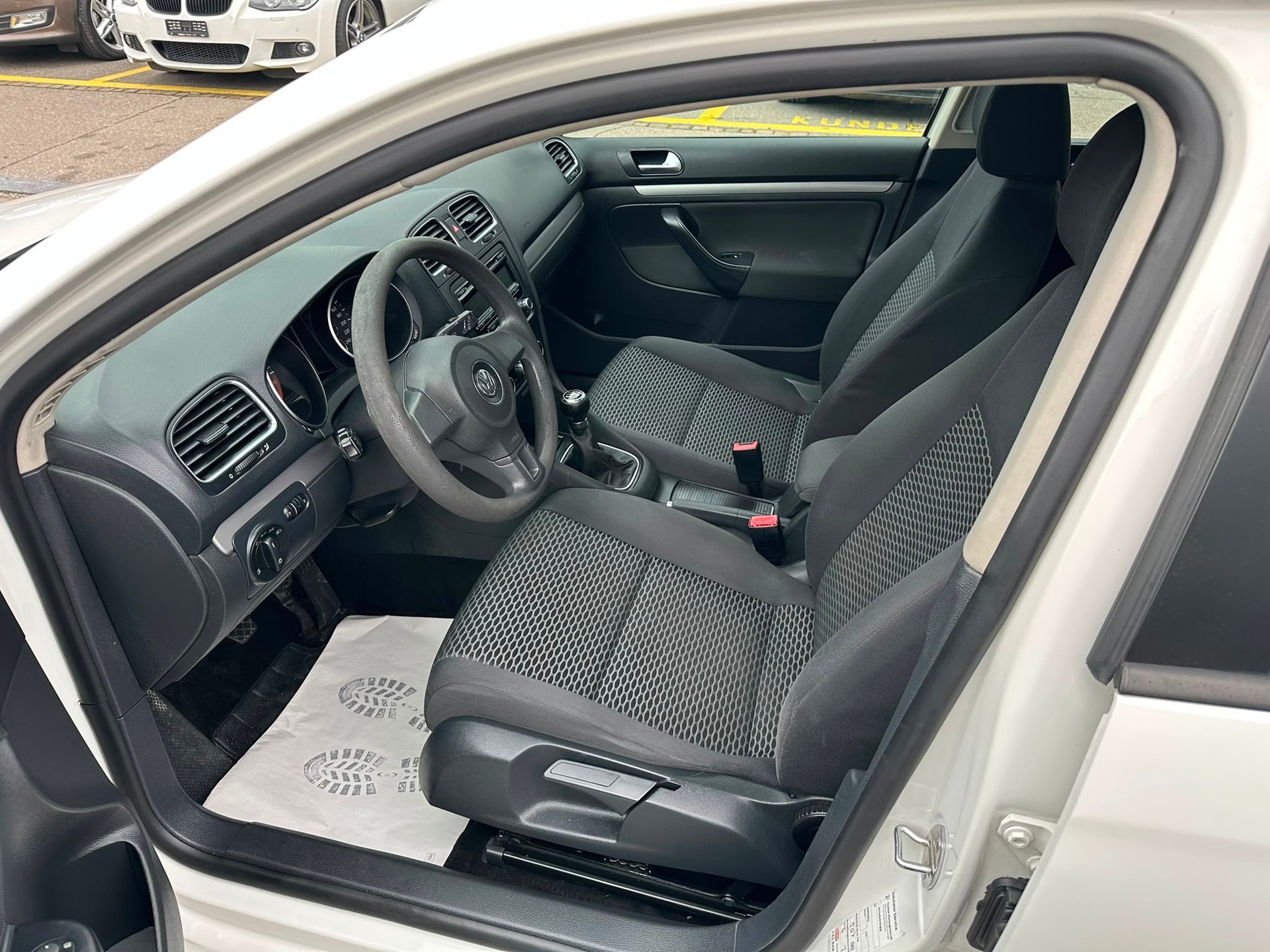 VW Golf Variant 1.6 TDI Trendline 4Motion-image-8