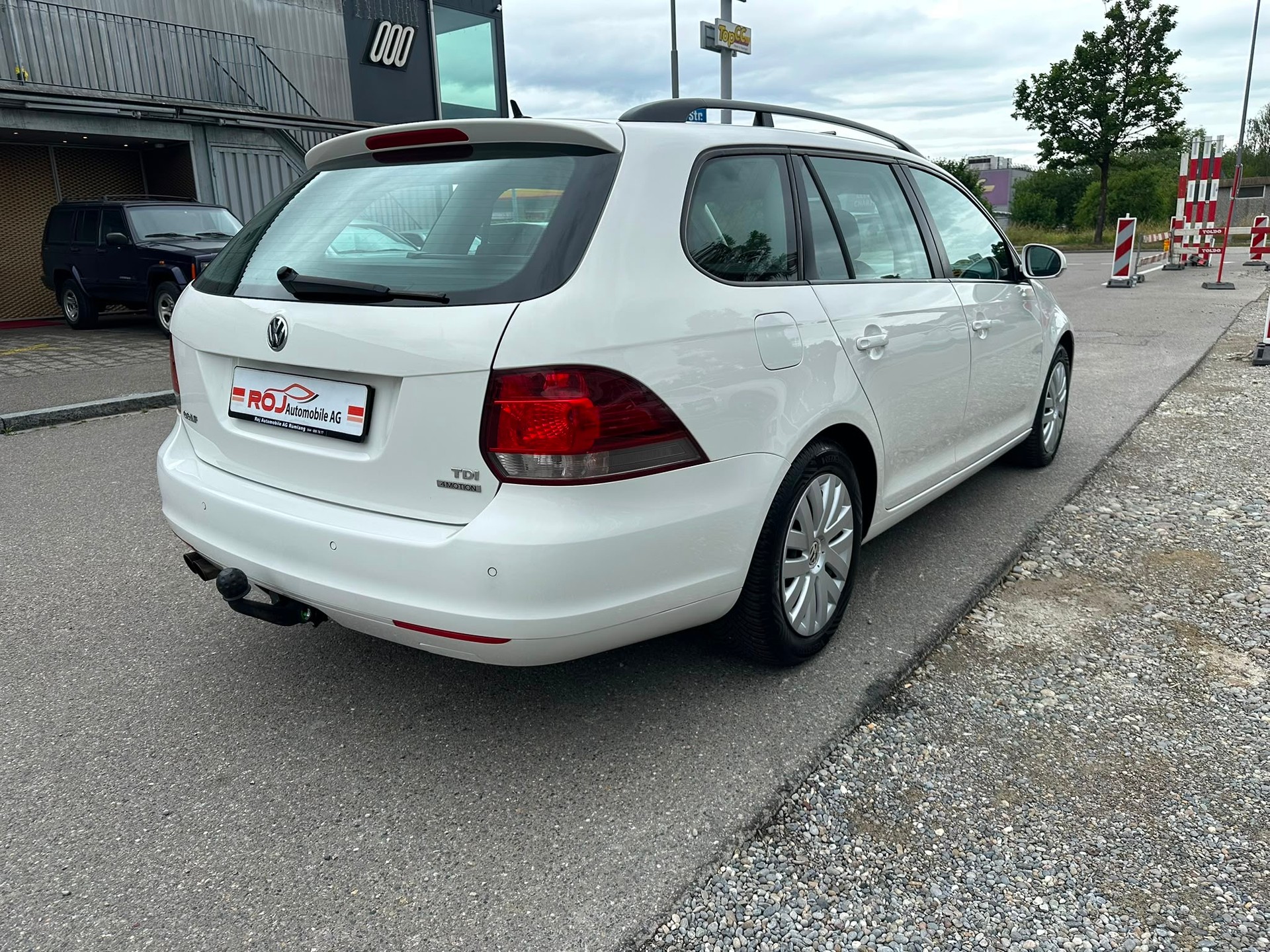 VW Golf Variant 1.6 TDI Trendline 4Motion-image-5
