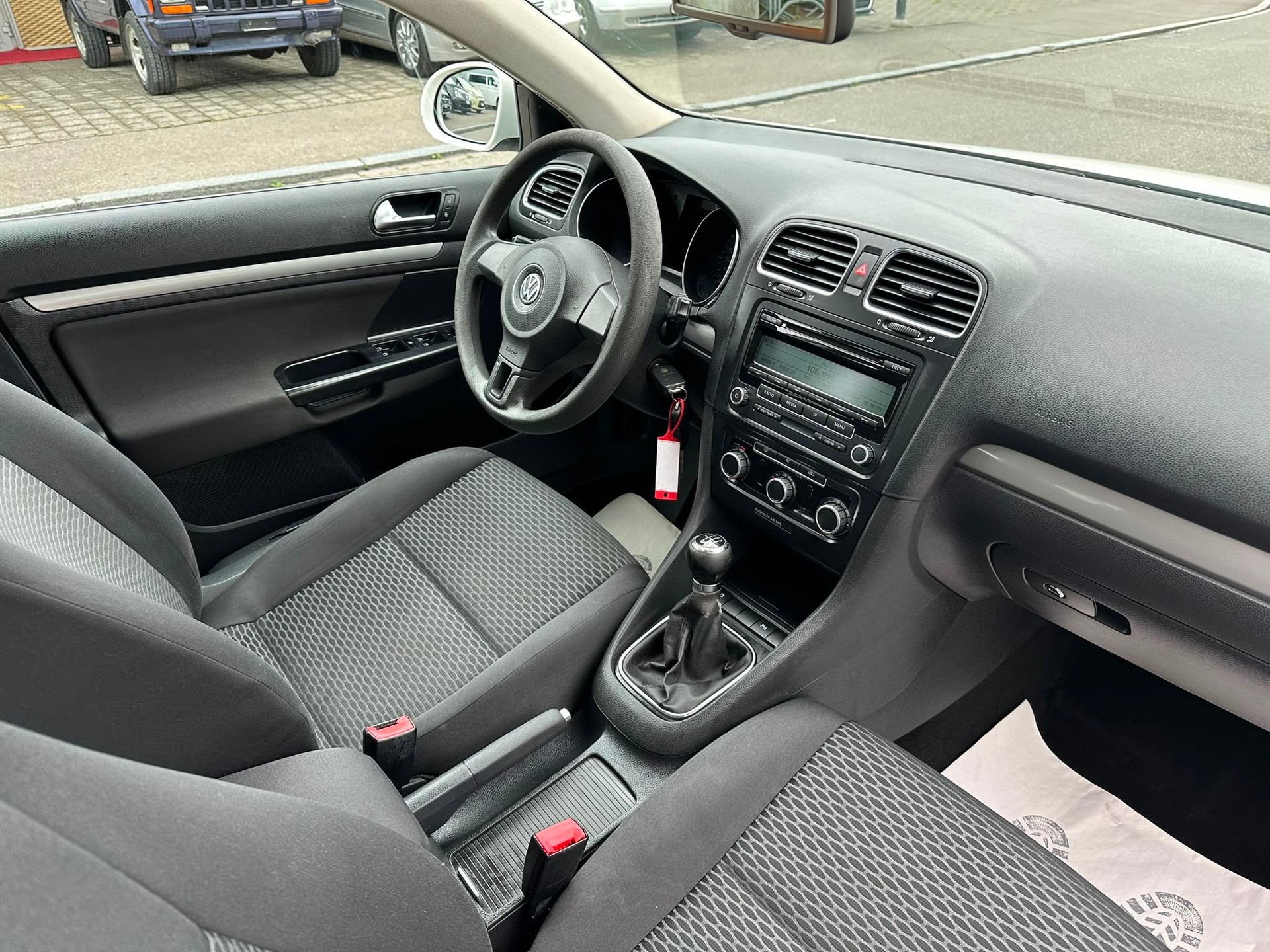 VW Golf Variant 1.6 TDI Trendline 4Motion-image-13