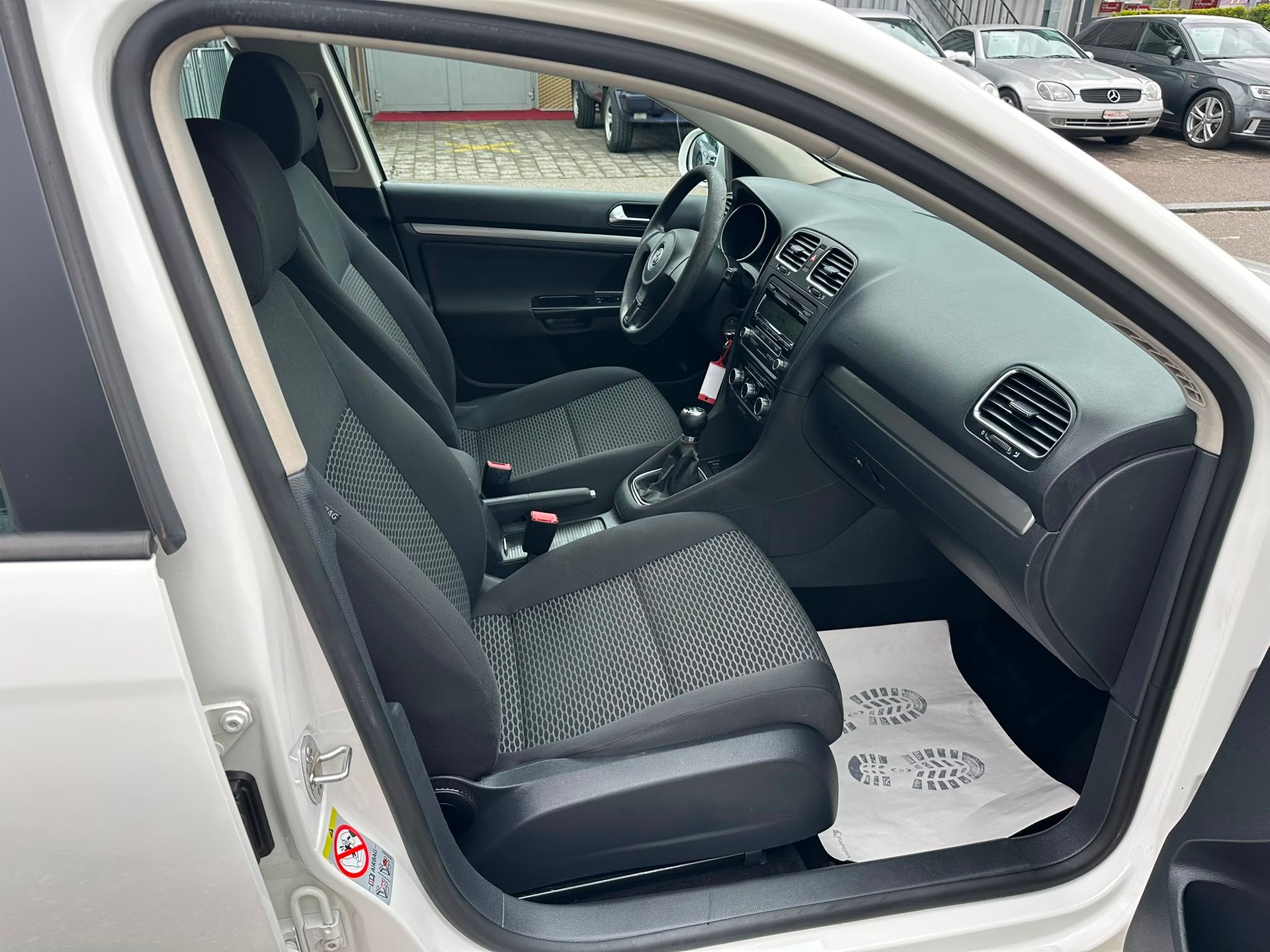 VW Golf Variant 1.6 TDI Trendline 4Motion-image-12