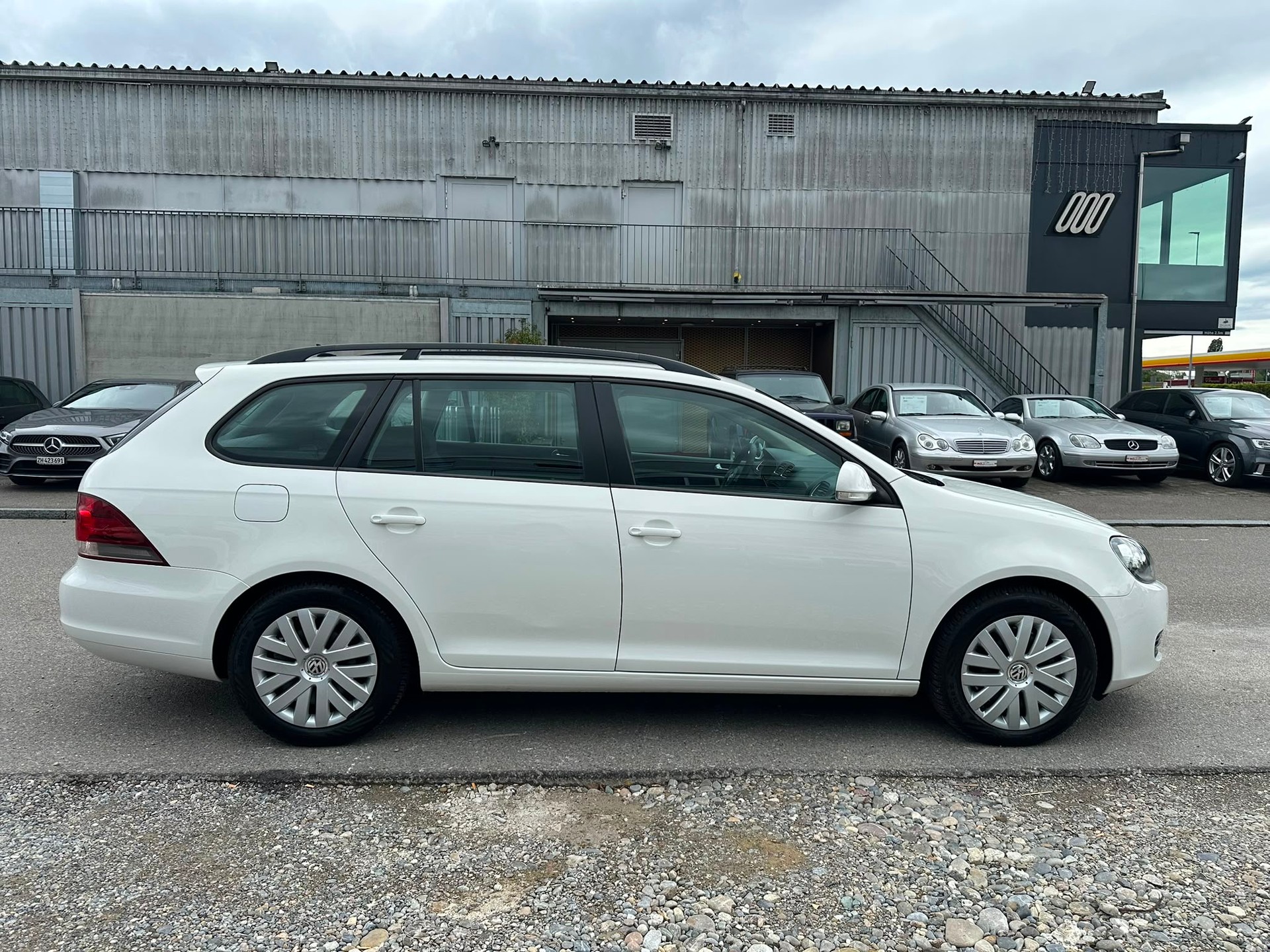 VW Golf Variant 1.6 TDI Trendline 4Motion-image-4