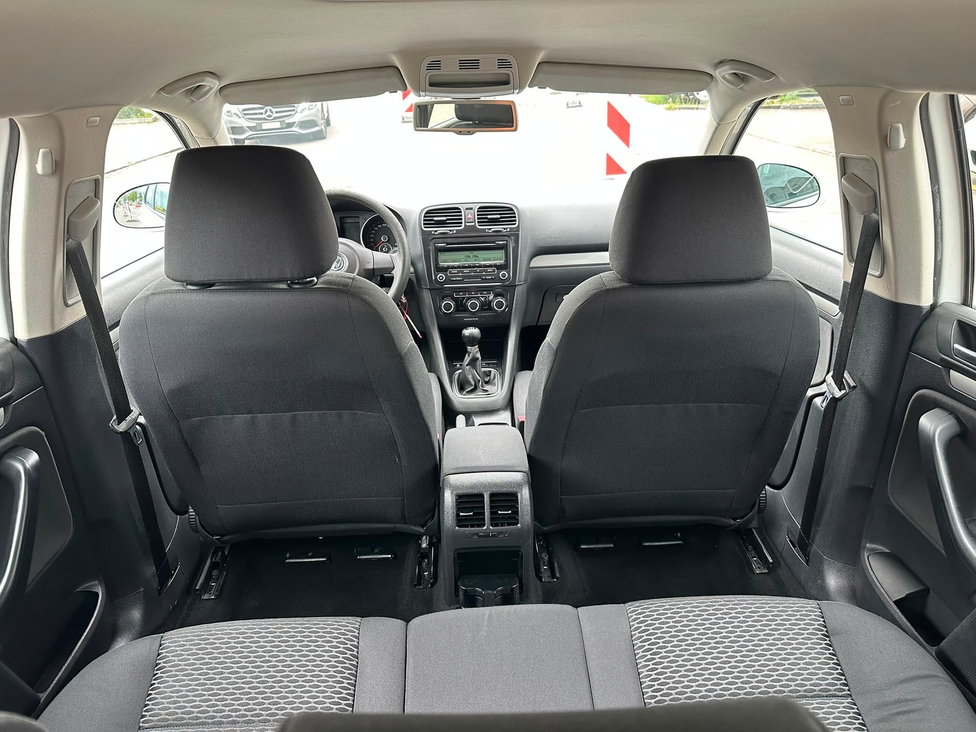 VW Golf Variant 1.6 TDI Trendline 4Motion-image-9