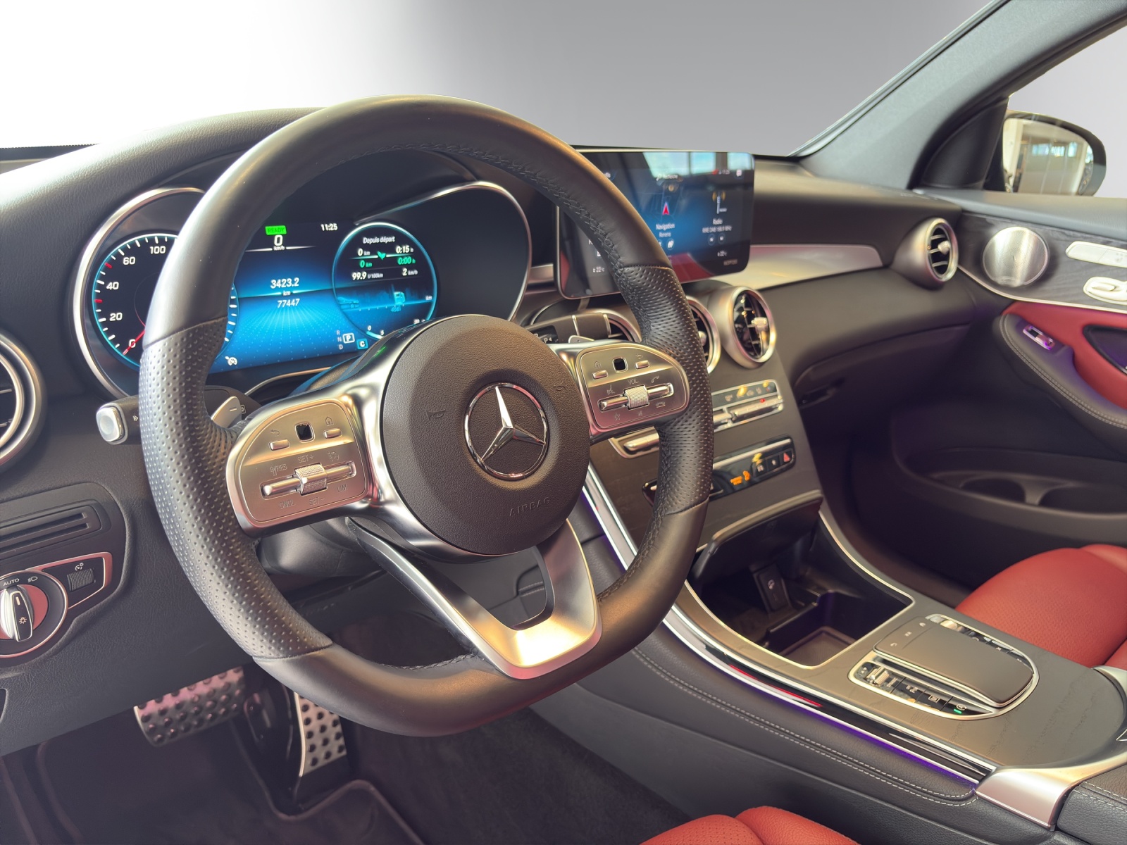 MERCEDES-BENZ GLC 200 AMG Line 4Matic 9G-Tronic-image-8
