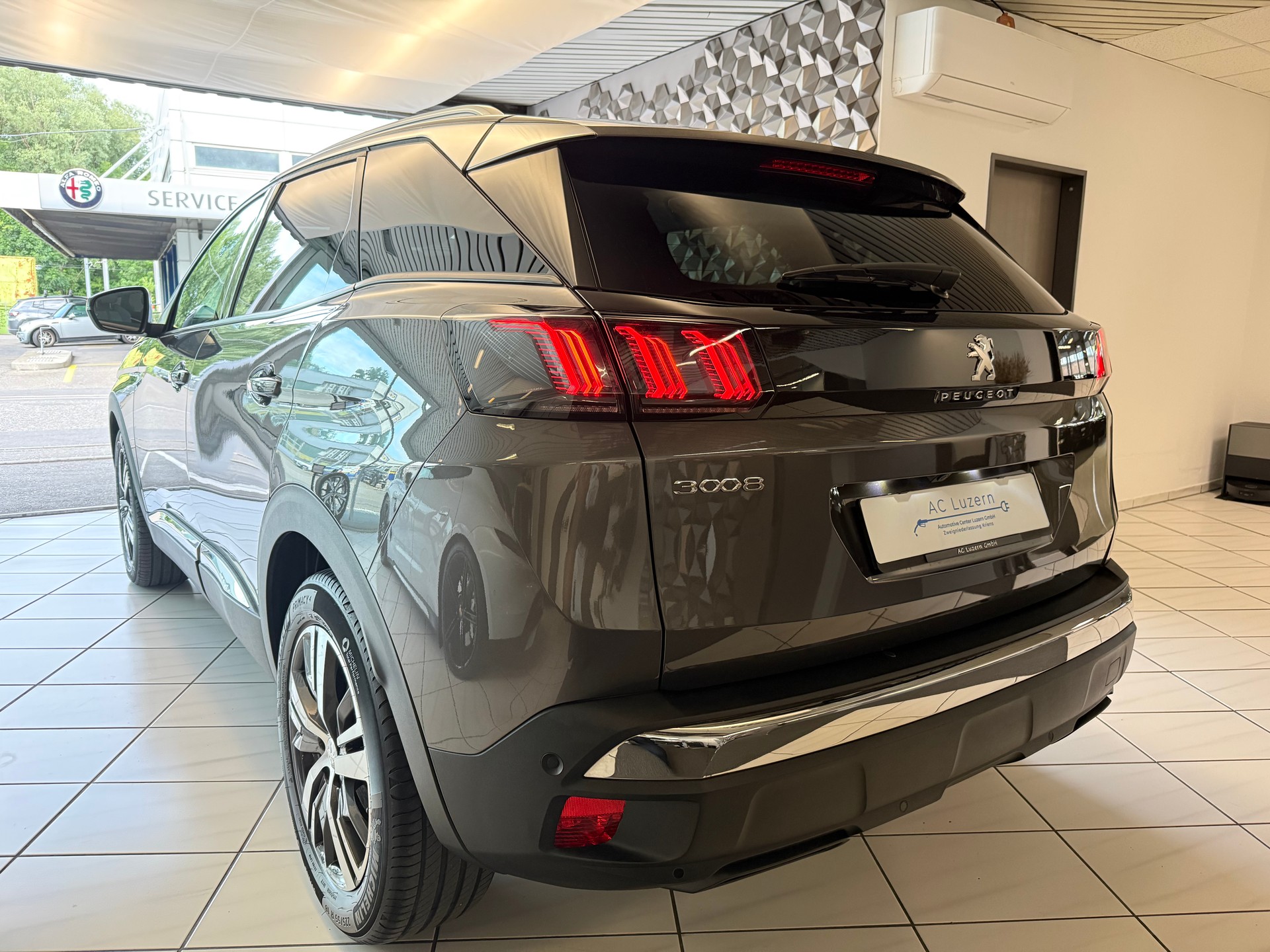 PEUGEOT 3008 1.5 BlueHDi Allure Pack EAT8-showroom-element-1
