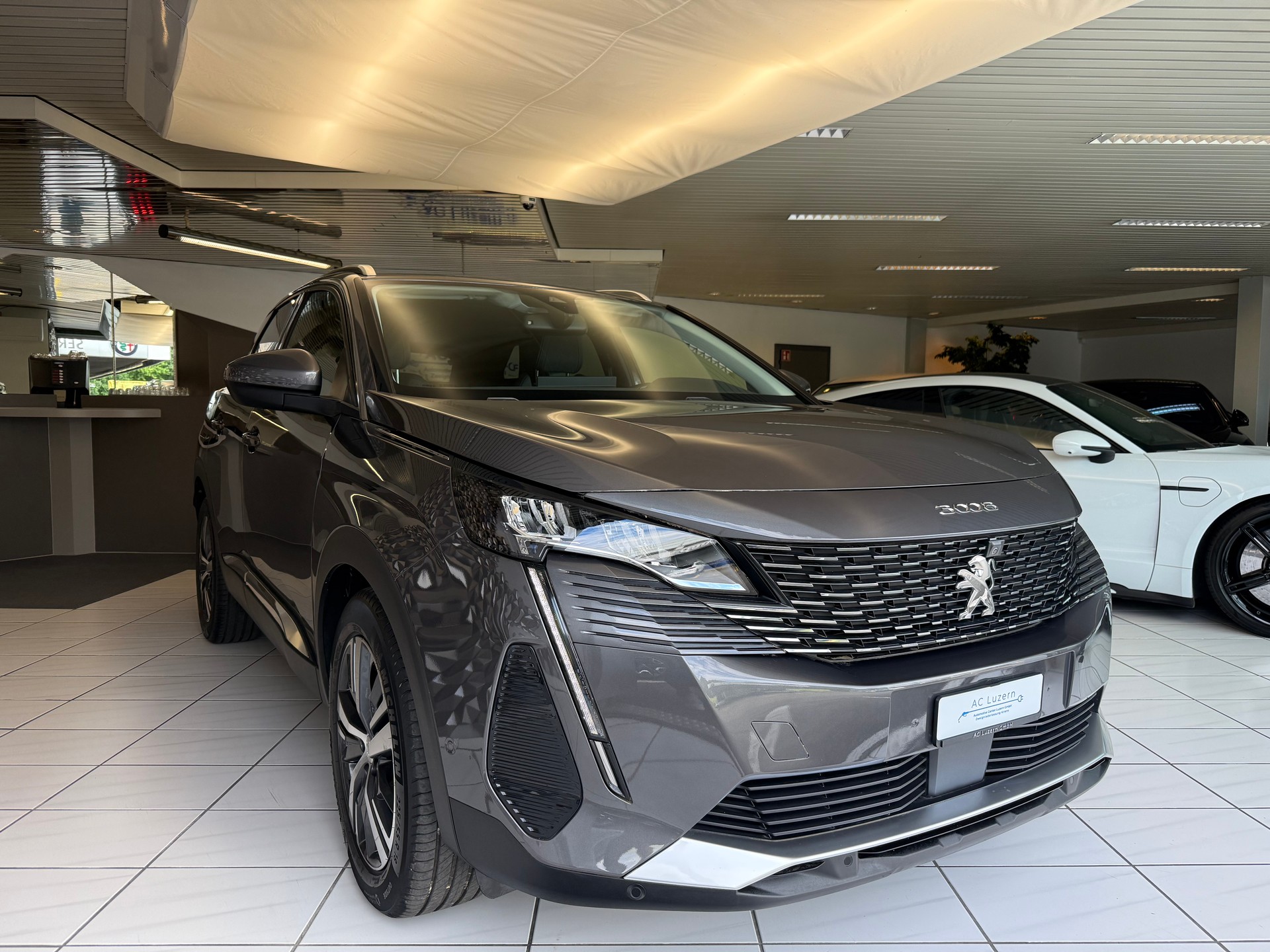 PEUGEOT 3008 1.5 BlueHDi Allure Pack EAT8-showroom-element-2