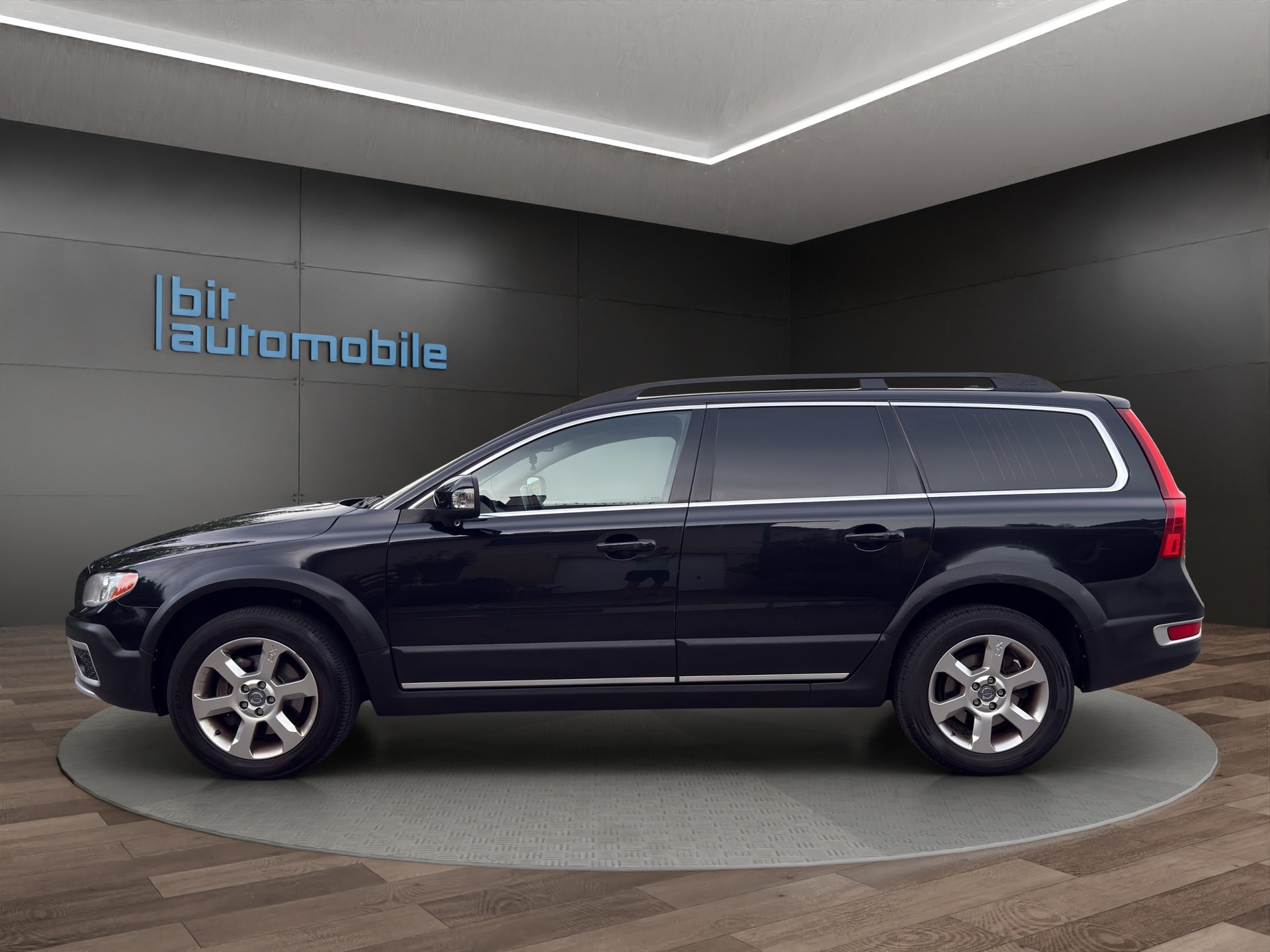 VOLVO XC70-image-2