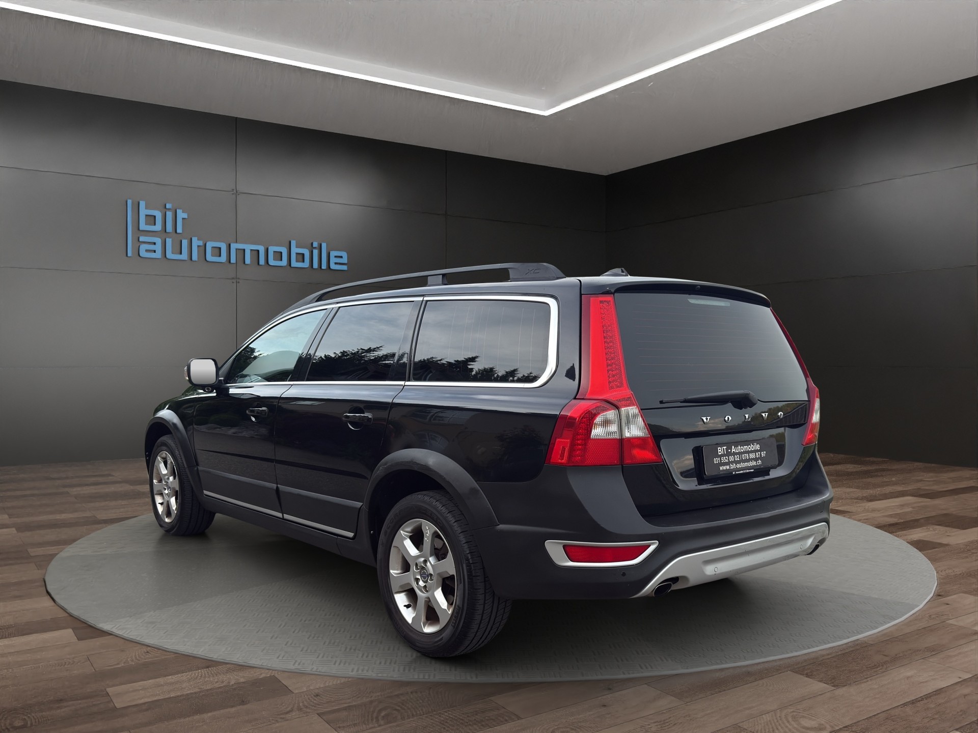 VOLVO XC70-image-4
