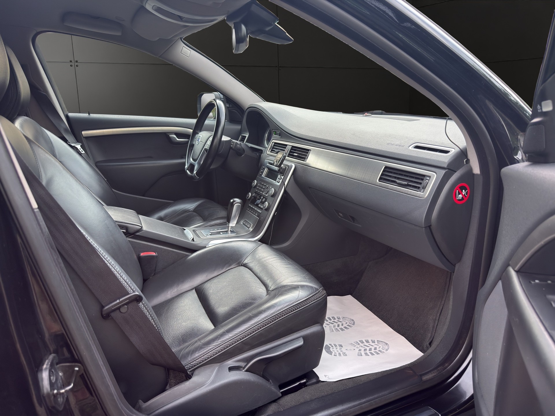 VOLVO XC70-image-13