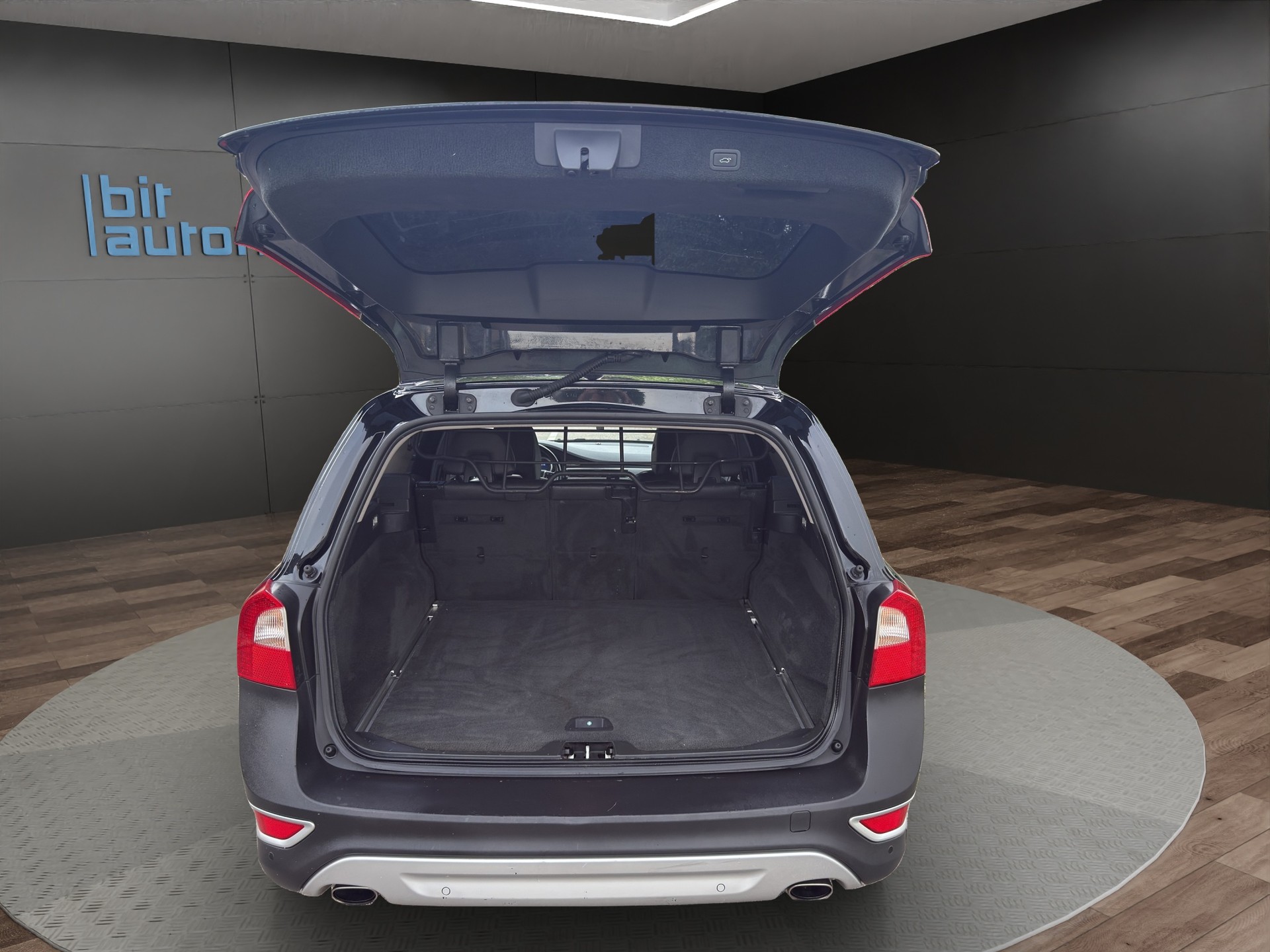 VOLVO XC70-image-6