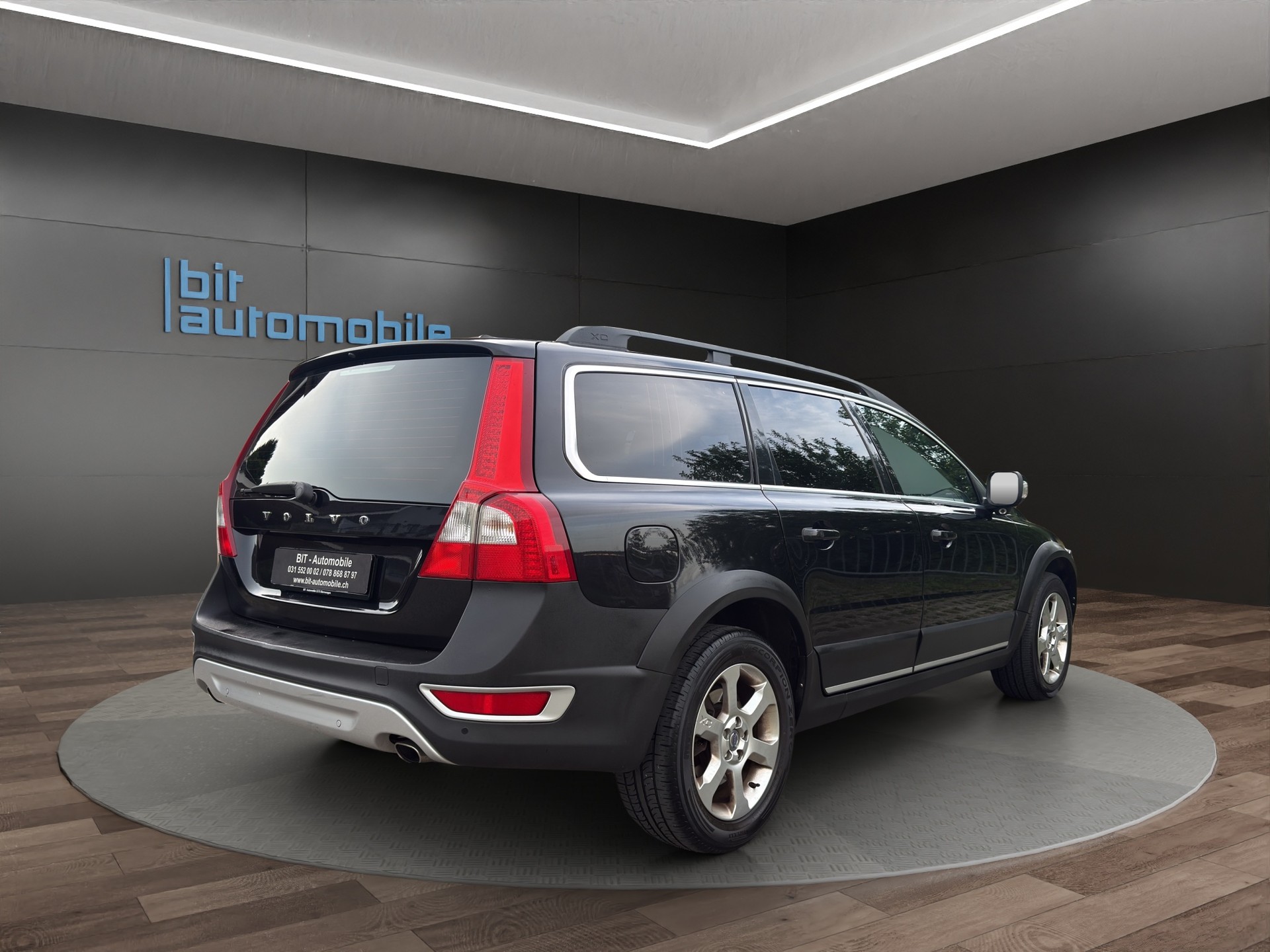 VOLVO XC70-image-7