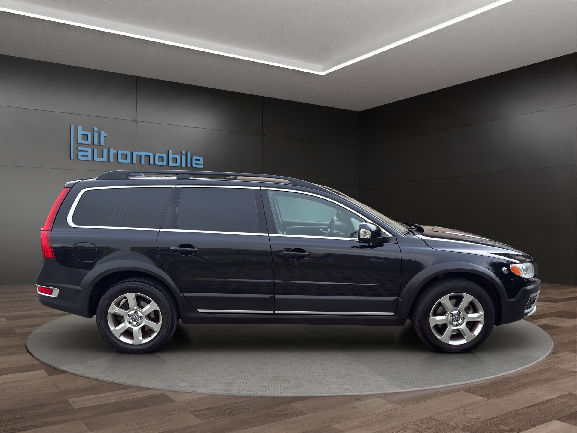 VOLVO XC70-image-8