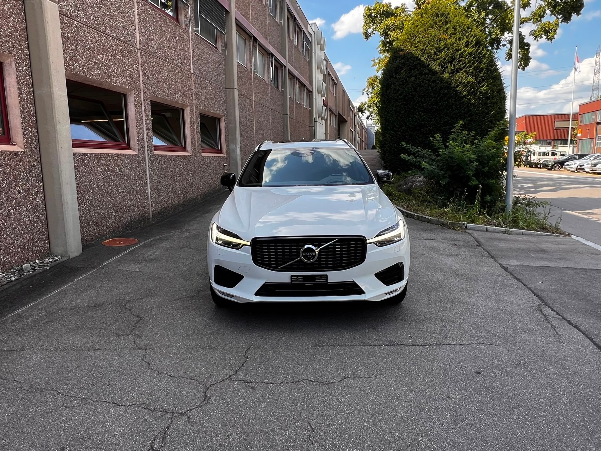 VOLVO XC60 B4 Diesel Mild Hybrid AWD R-Design Geartronic-showroom-element-1