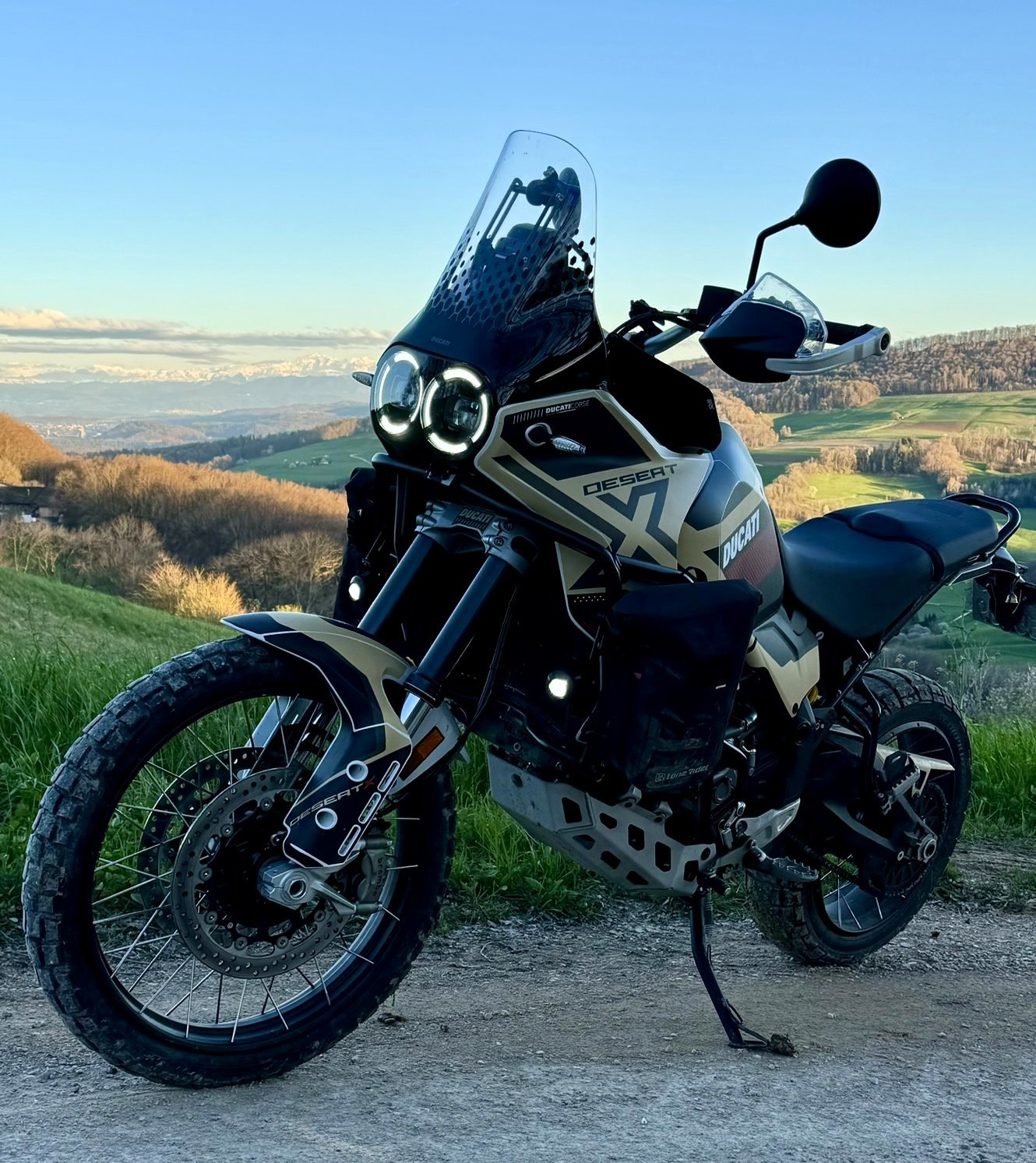 DUCATI Desert X-image-0