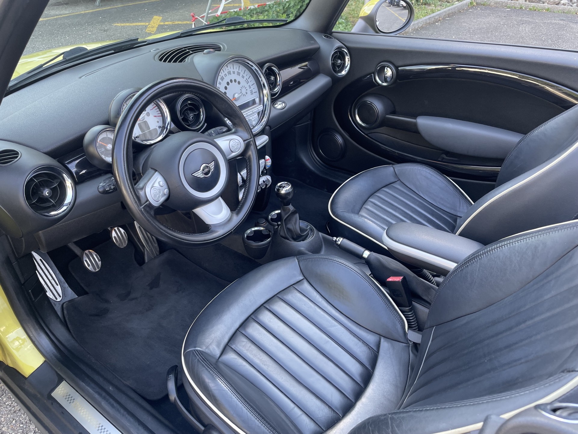 MINI Cooper S Cabriolet-image-12