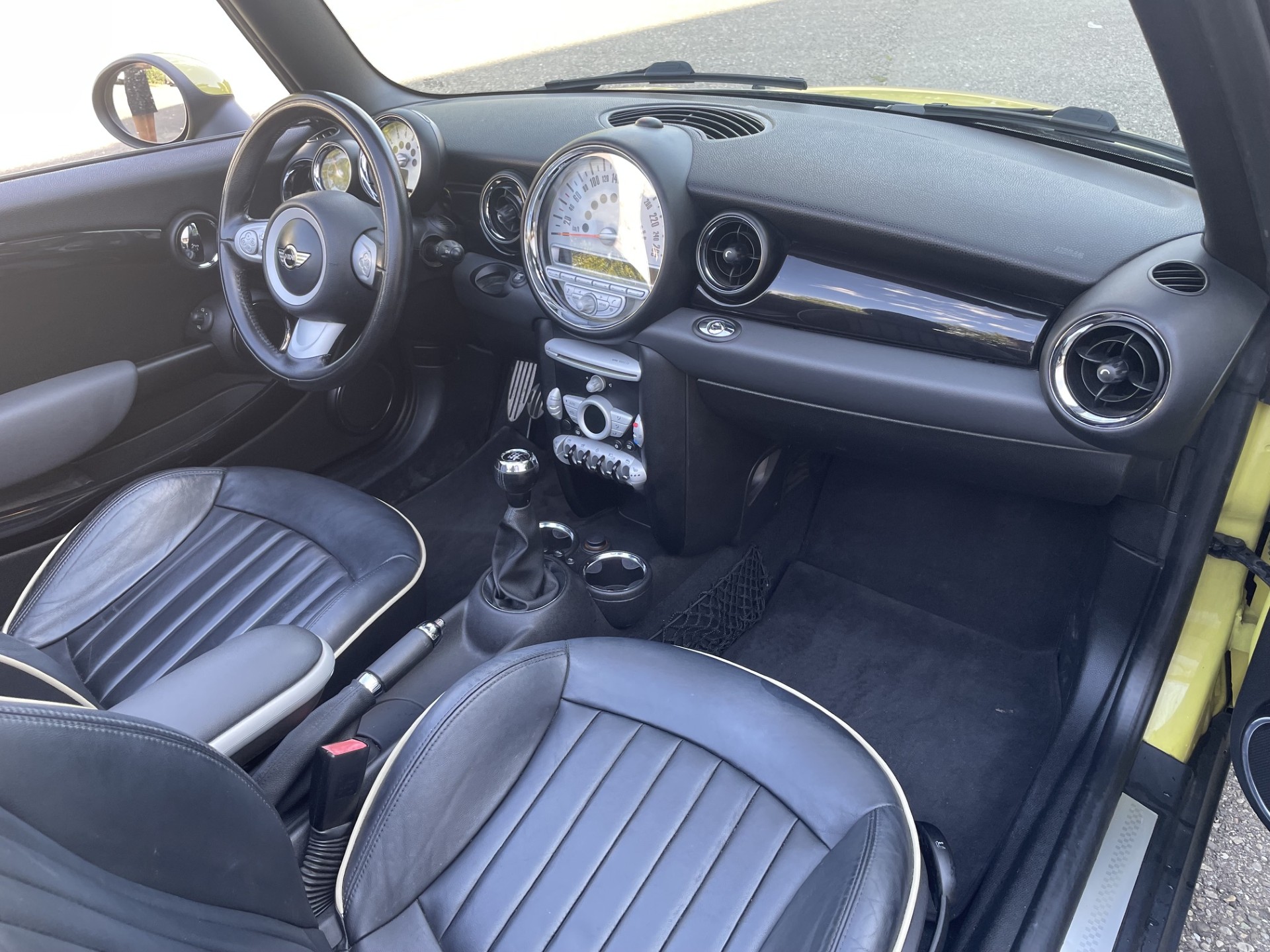 MINI Cooper S Cabriolet-image-13