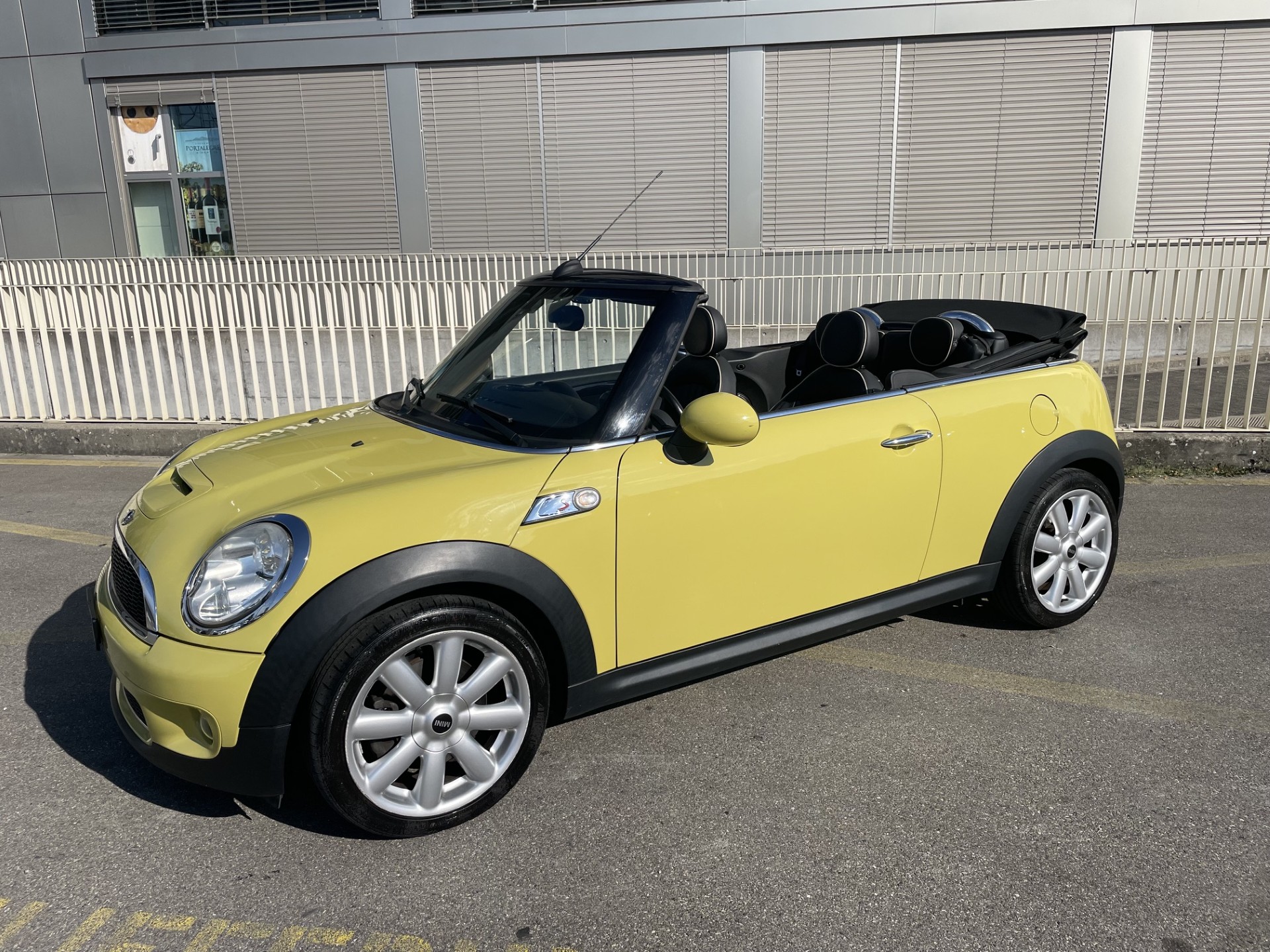 MINI Cooper S Cabriolet-image-3