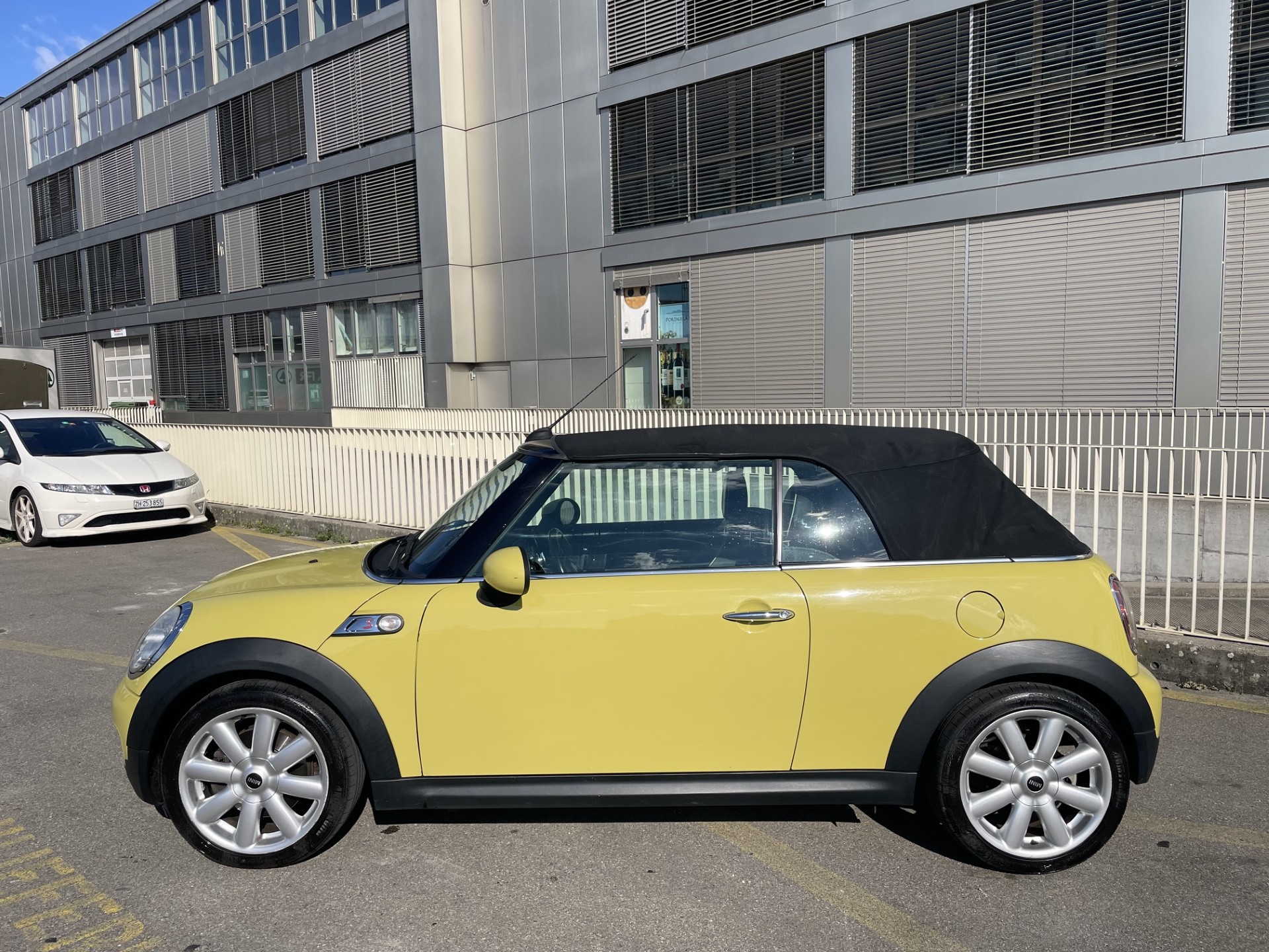 MINI Cooper S Cabriolet-image-4