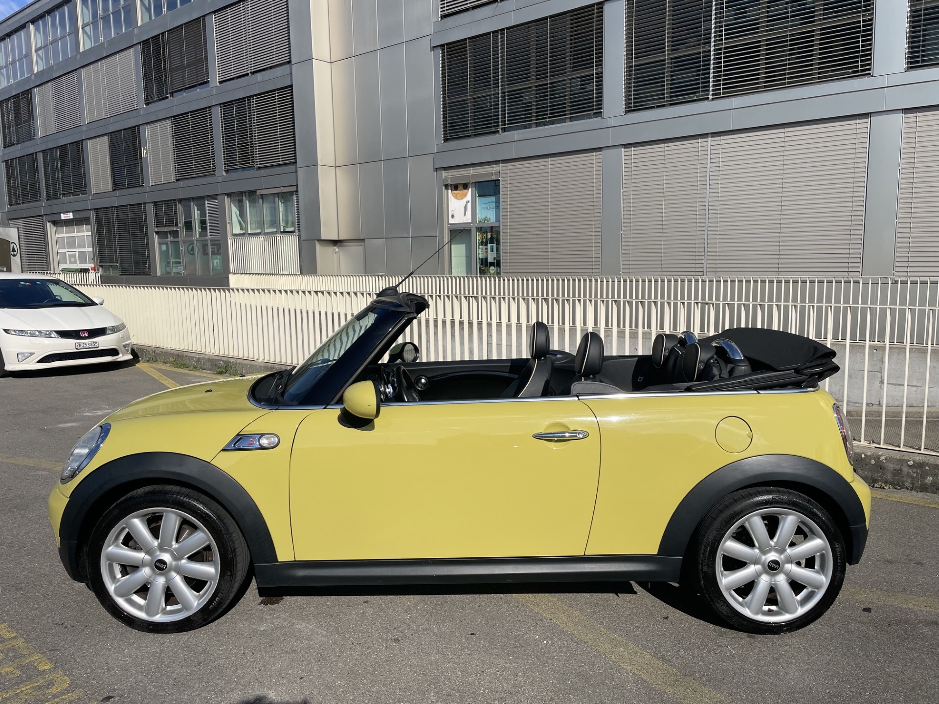 MINI Cooper S Cabriolet-image-6