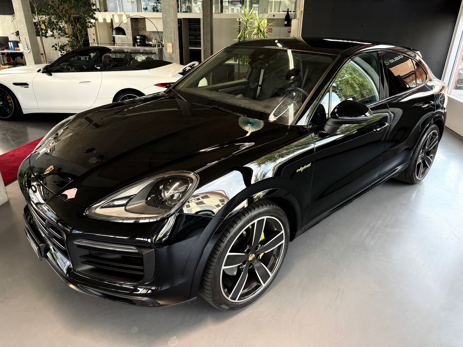 PORSCHE Cayenne Coupé E-Hybrid Platinum Edition-showroom-element-2