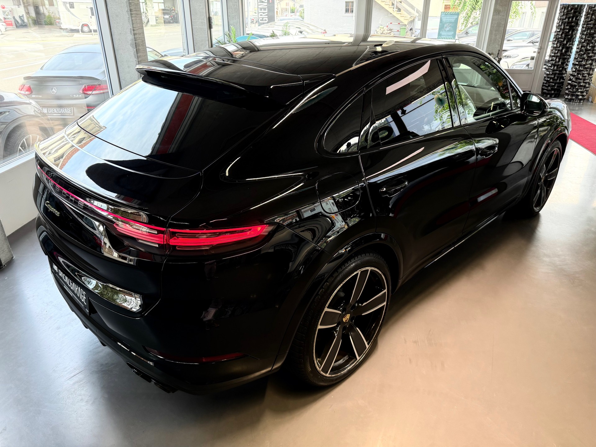 PORSCHE Cayenne Coupé E-Hybrid Platinum Edition-image-6