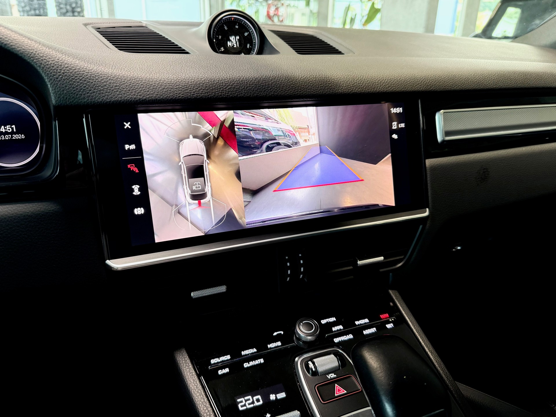 PORSCHE Cayenne Coupé E-Hybrid Platinum Edition-image-18