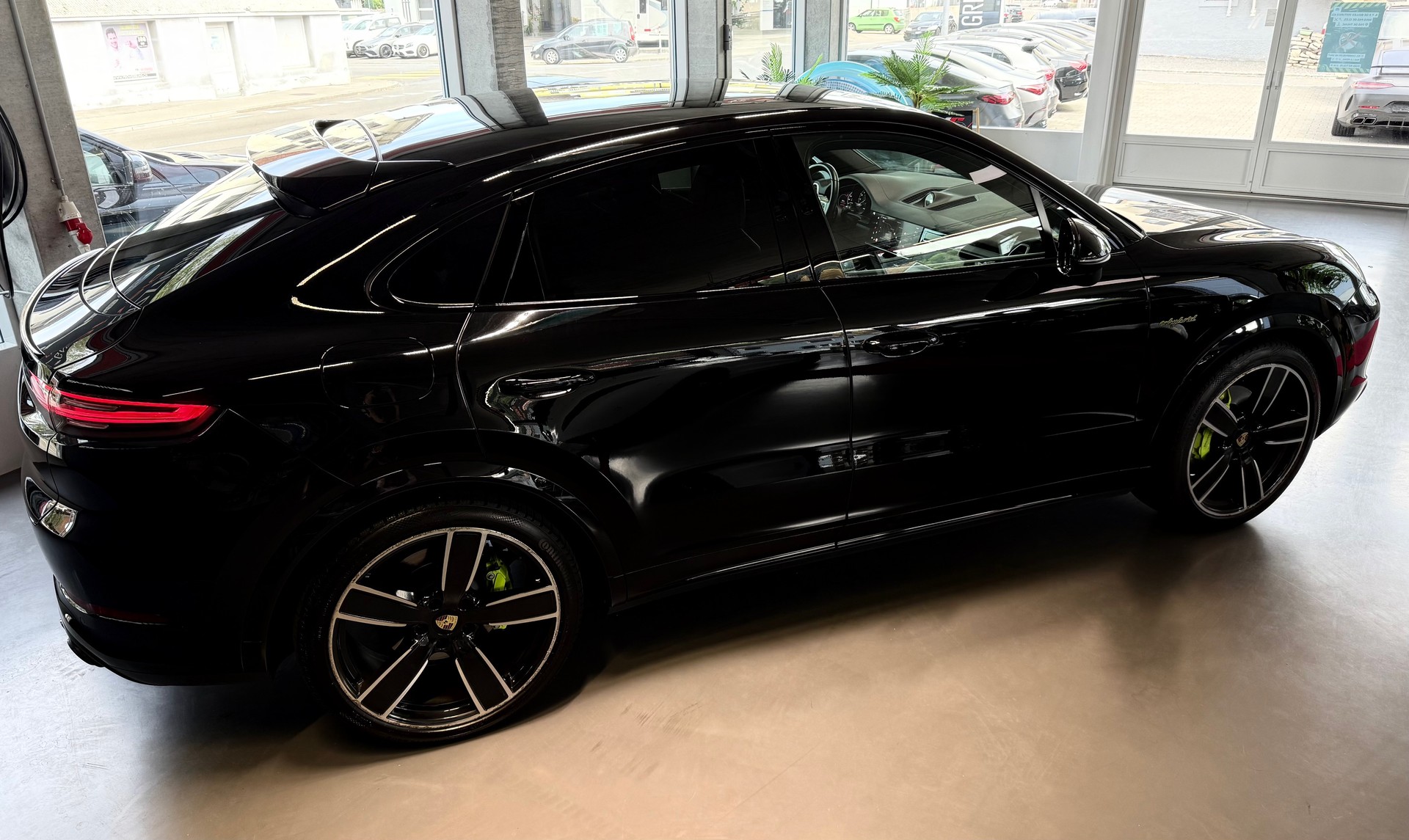 PORSCHE Cayenne Coupé E-Hybrid Platinum Edition-image-4