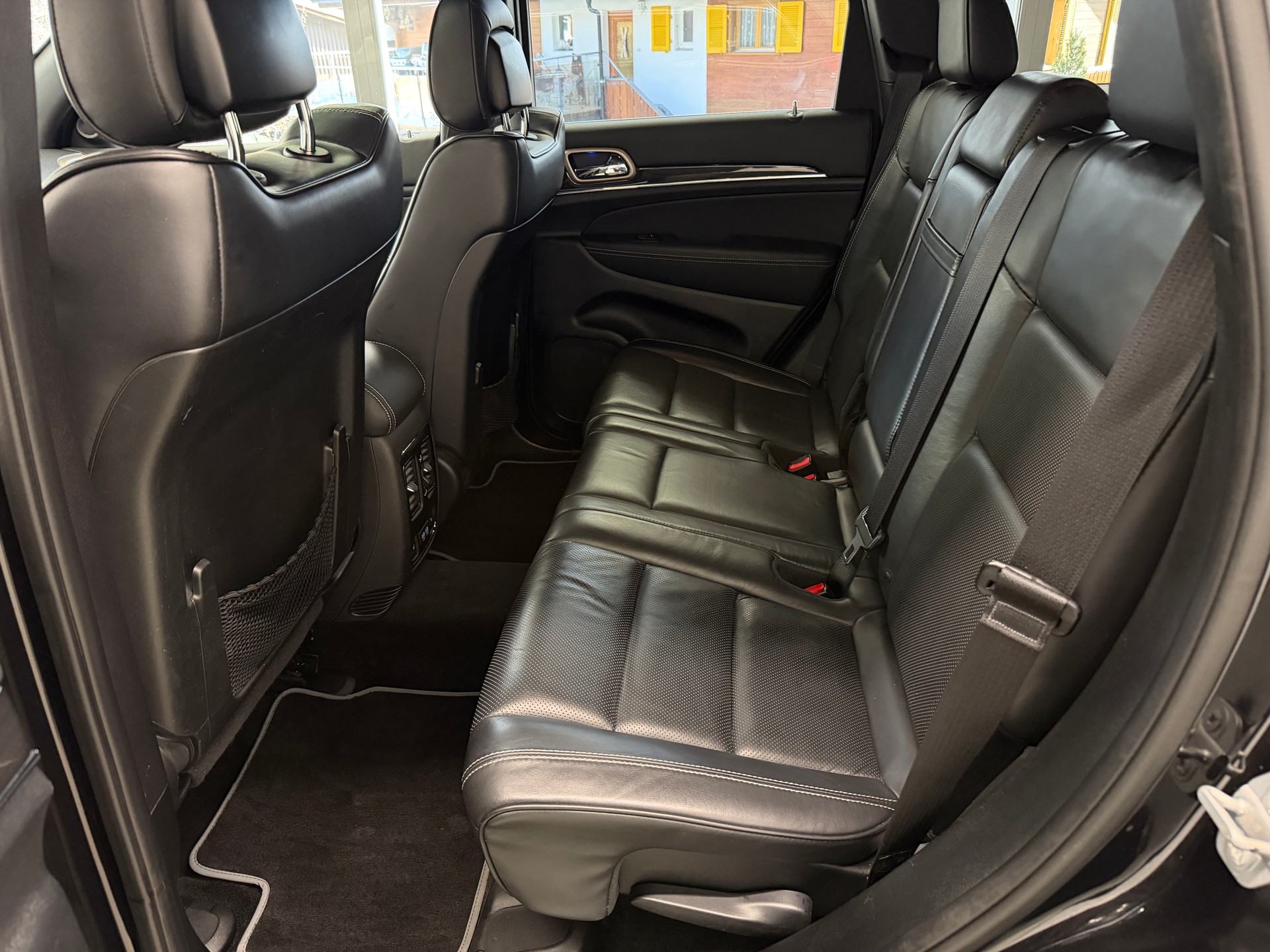 JEEP Grand Cherokee 3.0 CRD Overland Automatic-image-12