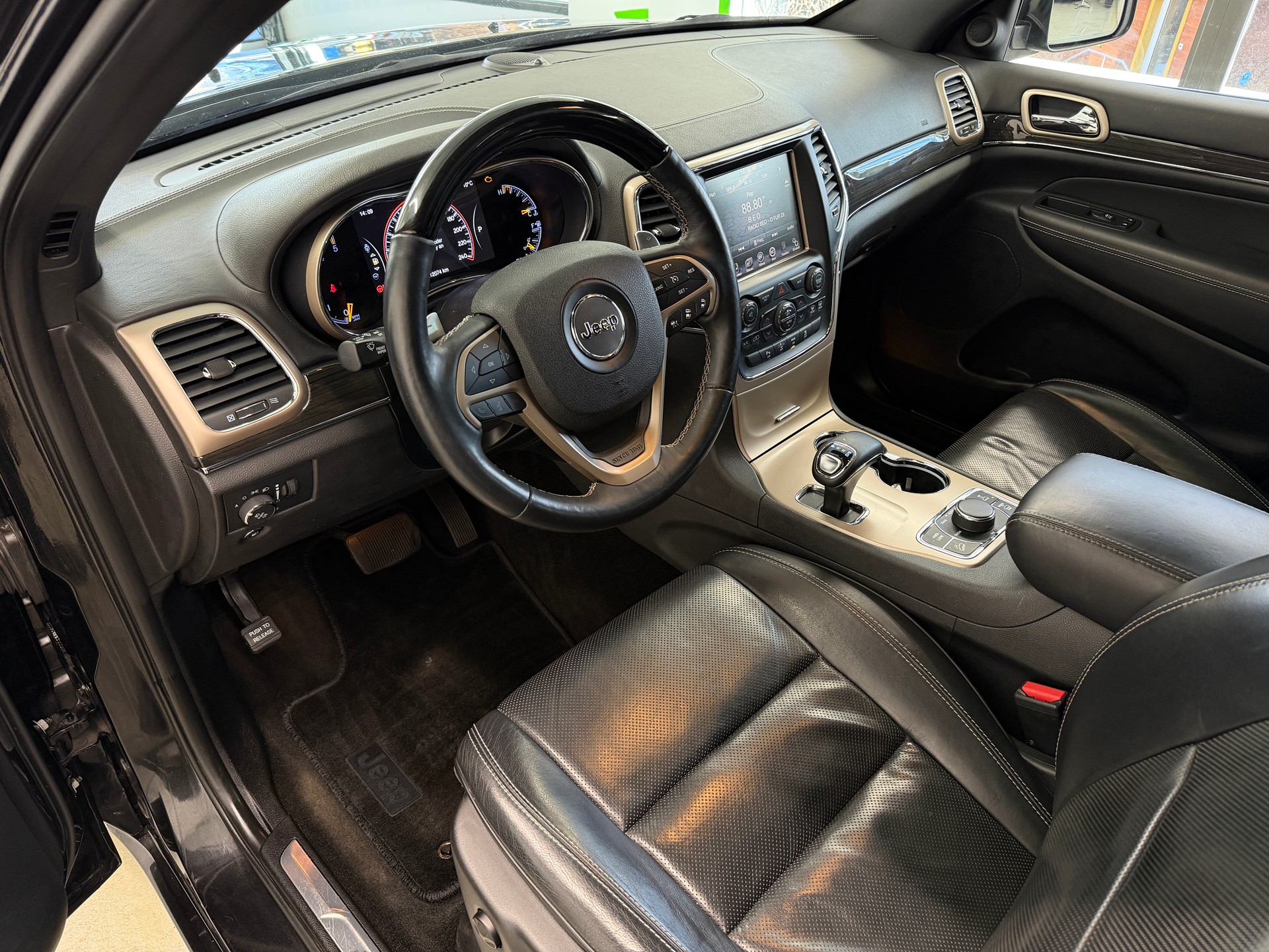 JEEP Grand Cherokee 3.0 CRD Overland Automatic-image-8