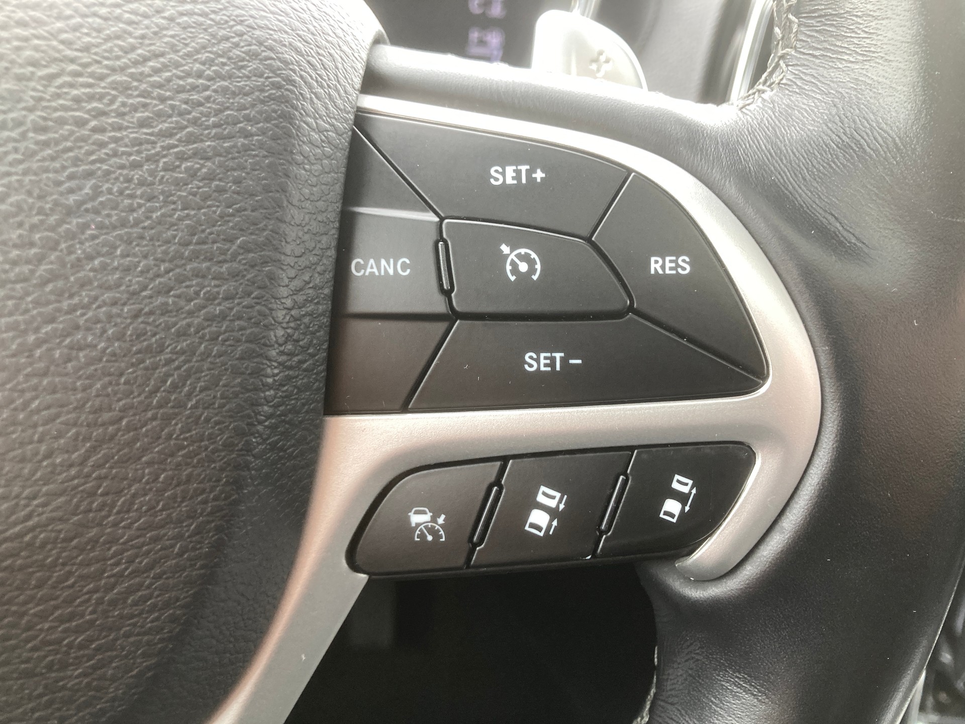 JEEP Grand Cherokee 3.0 CRD Summit Automatic-image-13