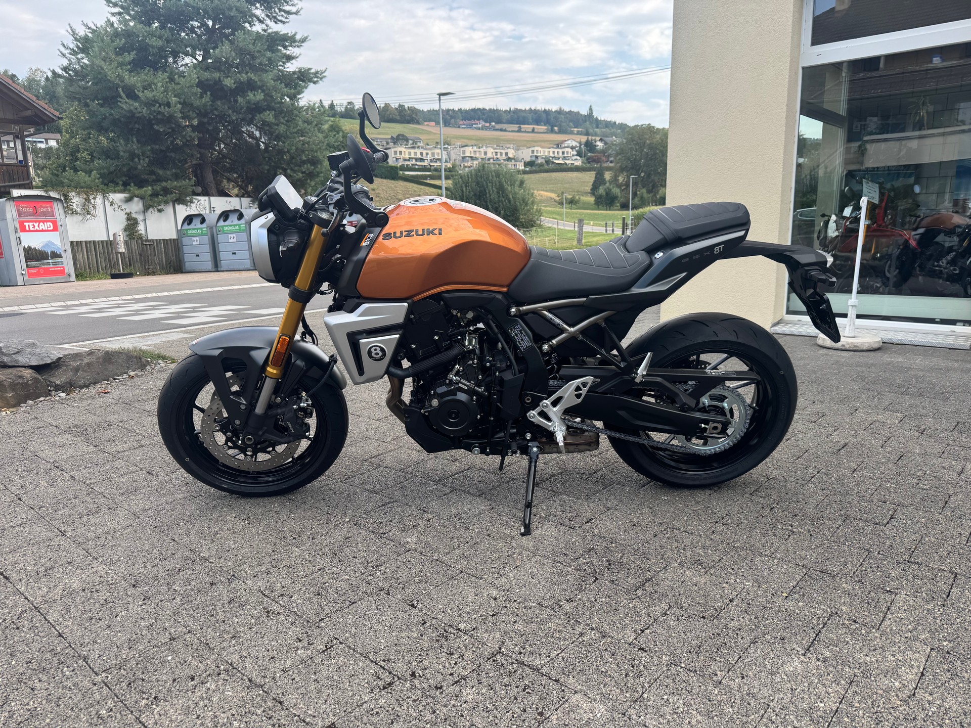 SUZUKI GSX-8T