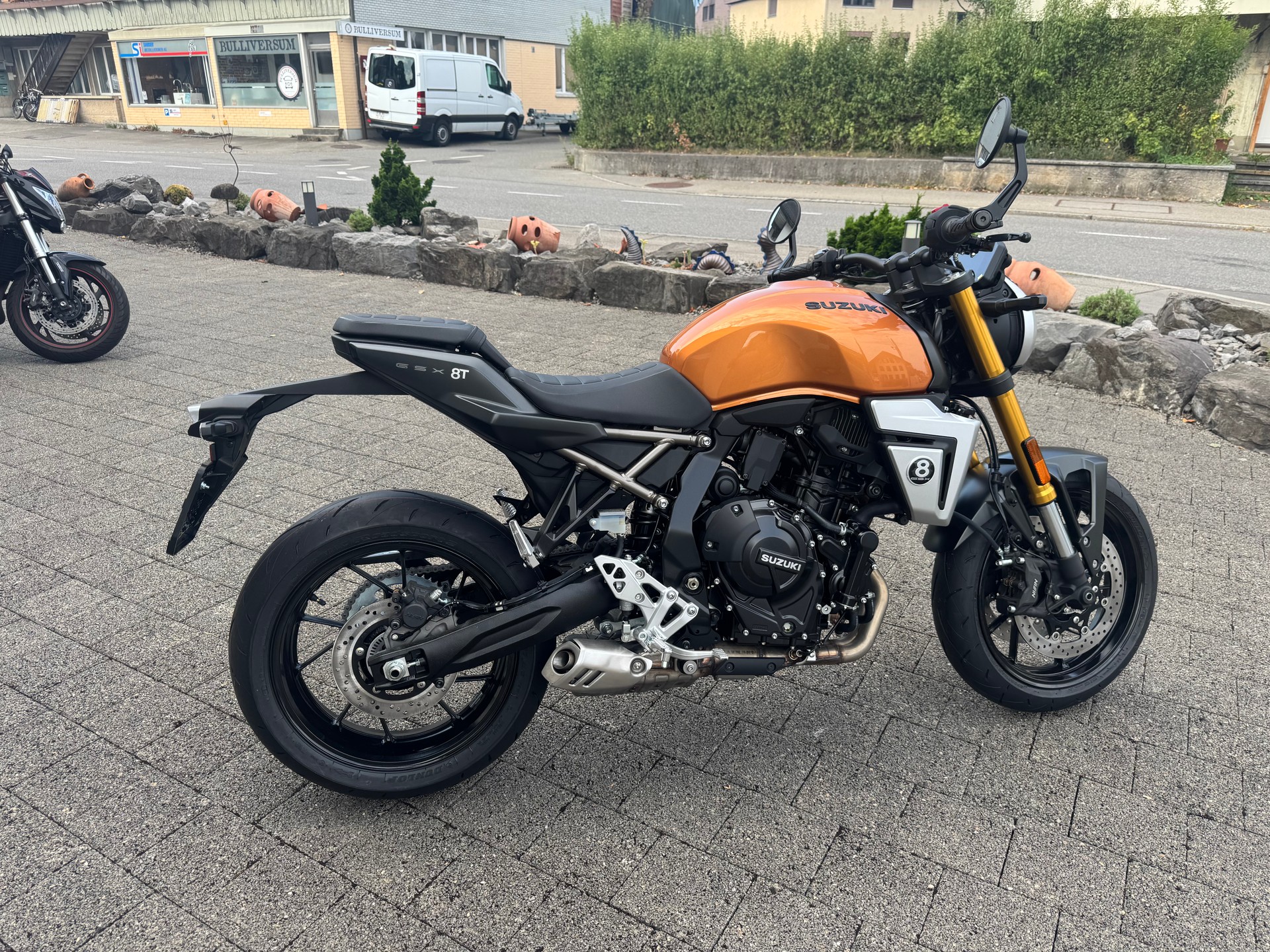 SUZUKI GSX-8T-image-2