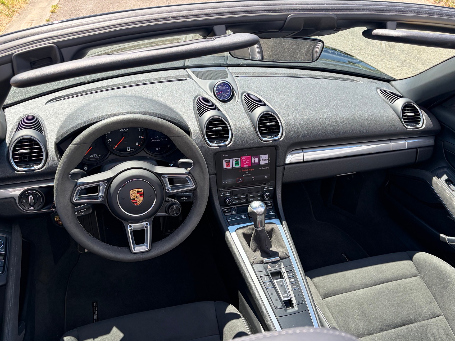 PORSCHE Boxster 4.0 GTS manuelle-image-12