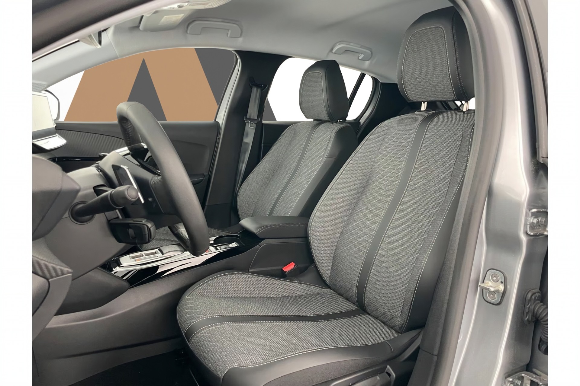PEUGEOT 208 1.2 Hybrid Allure-image-48