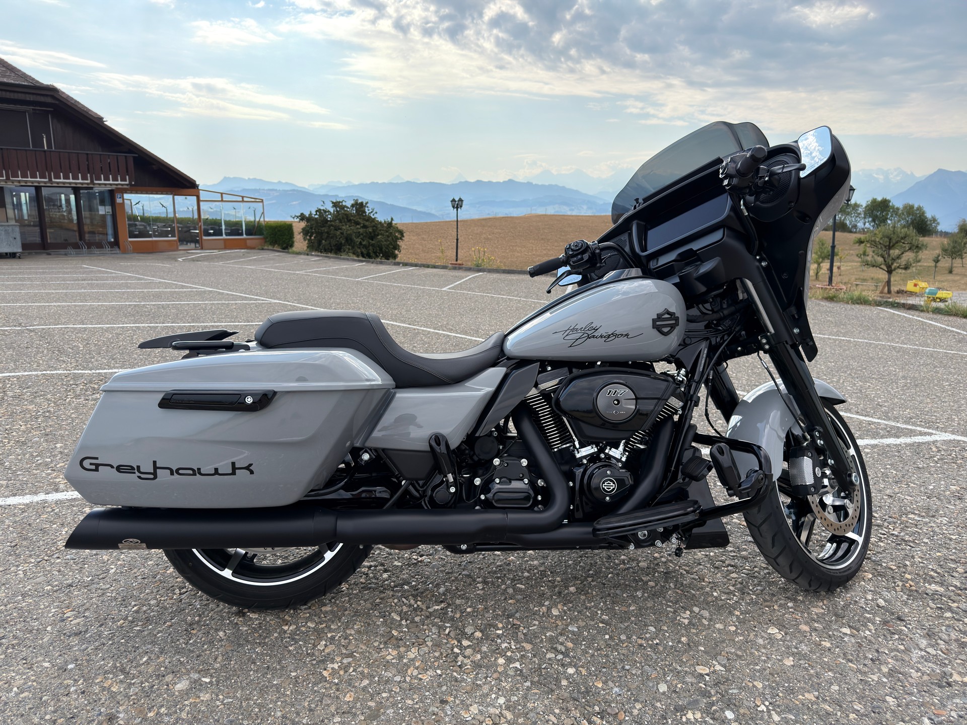 HARLEY-DAVIDSON FLHX Street Glide Black Finish 117-image-1