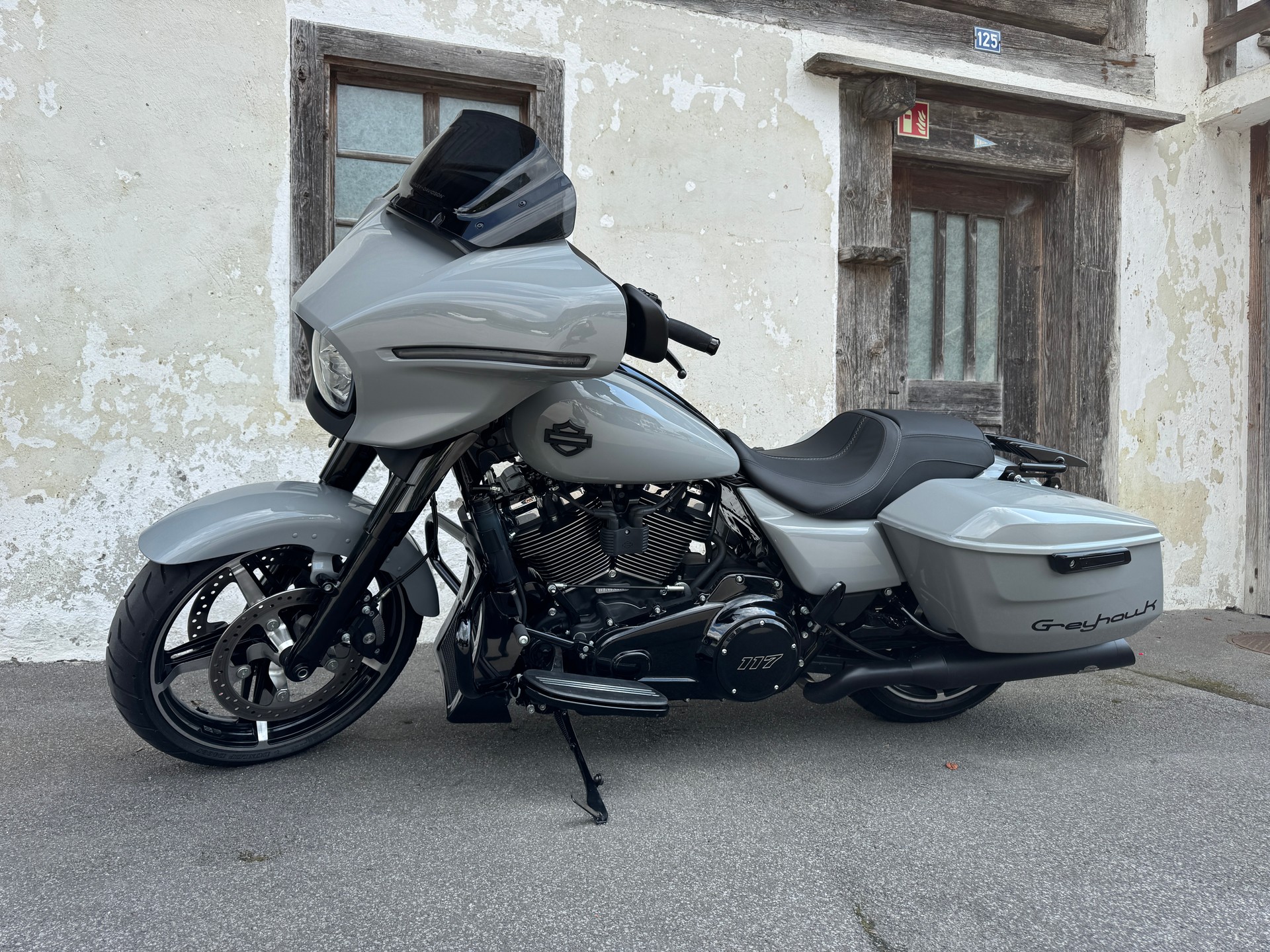 HARLEY-DAVIDSON FLHX Street Glide Black Finish 117-image-0