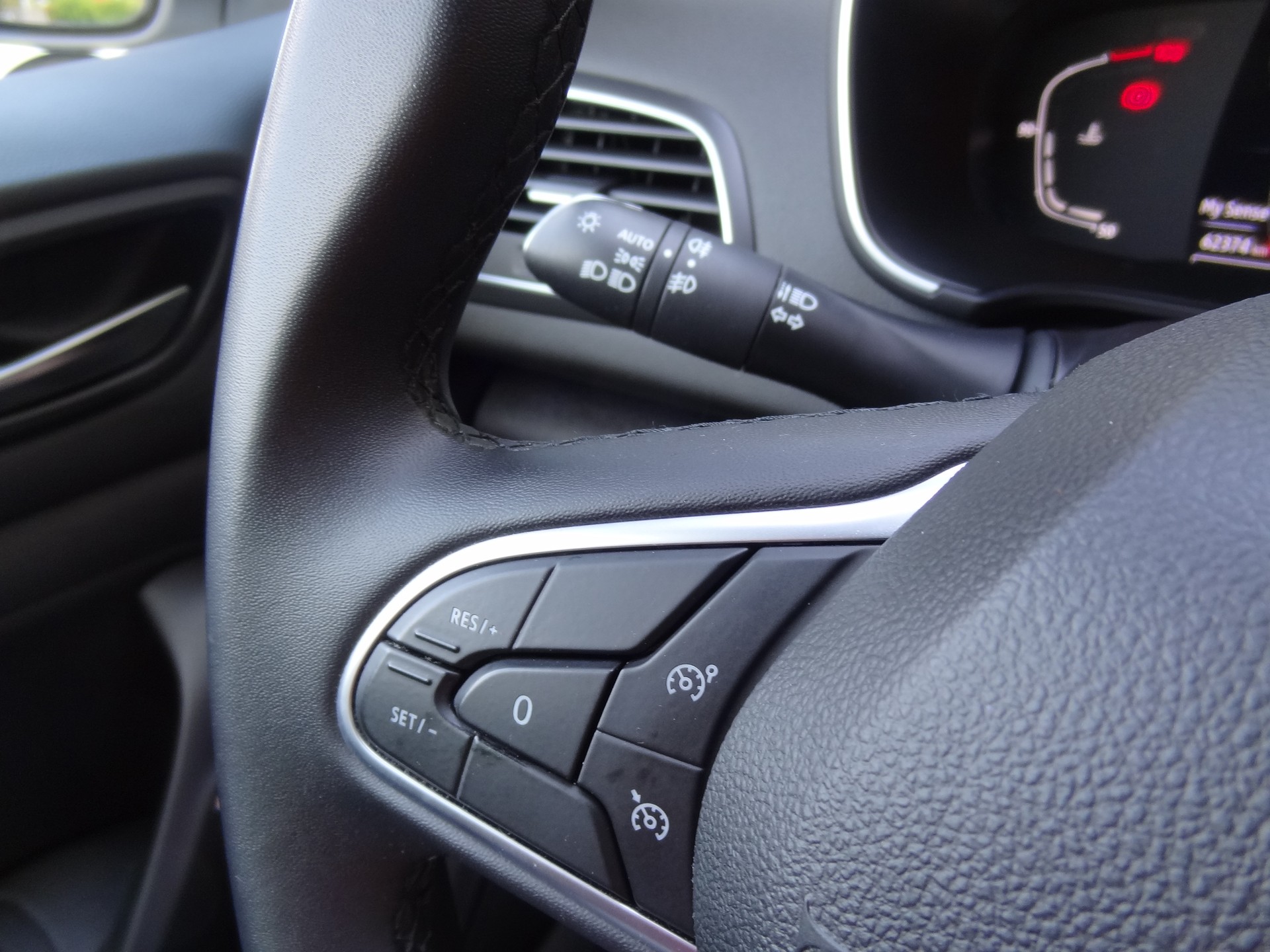RENAULT Mégane Grandtour 1.3 16V Turbo Techno EDC-image-17