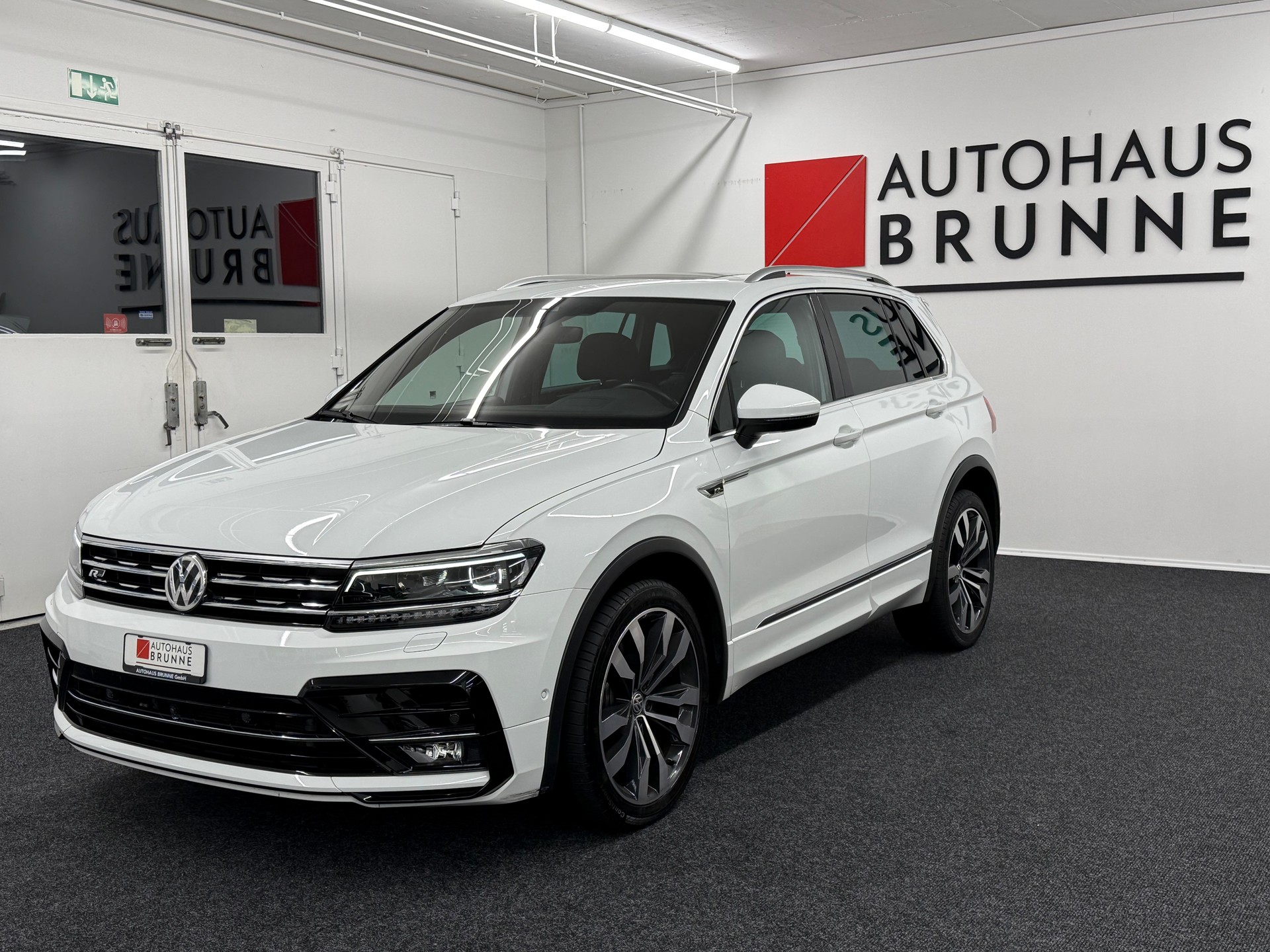 VW Tiguan 2.0 TDI R-LINE 4Motion DSG + AHK