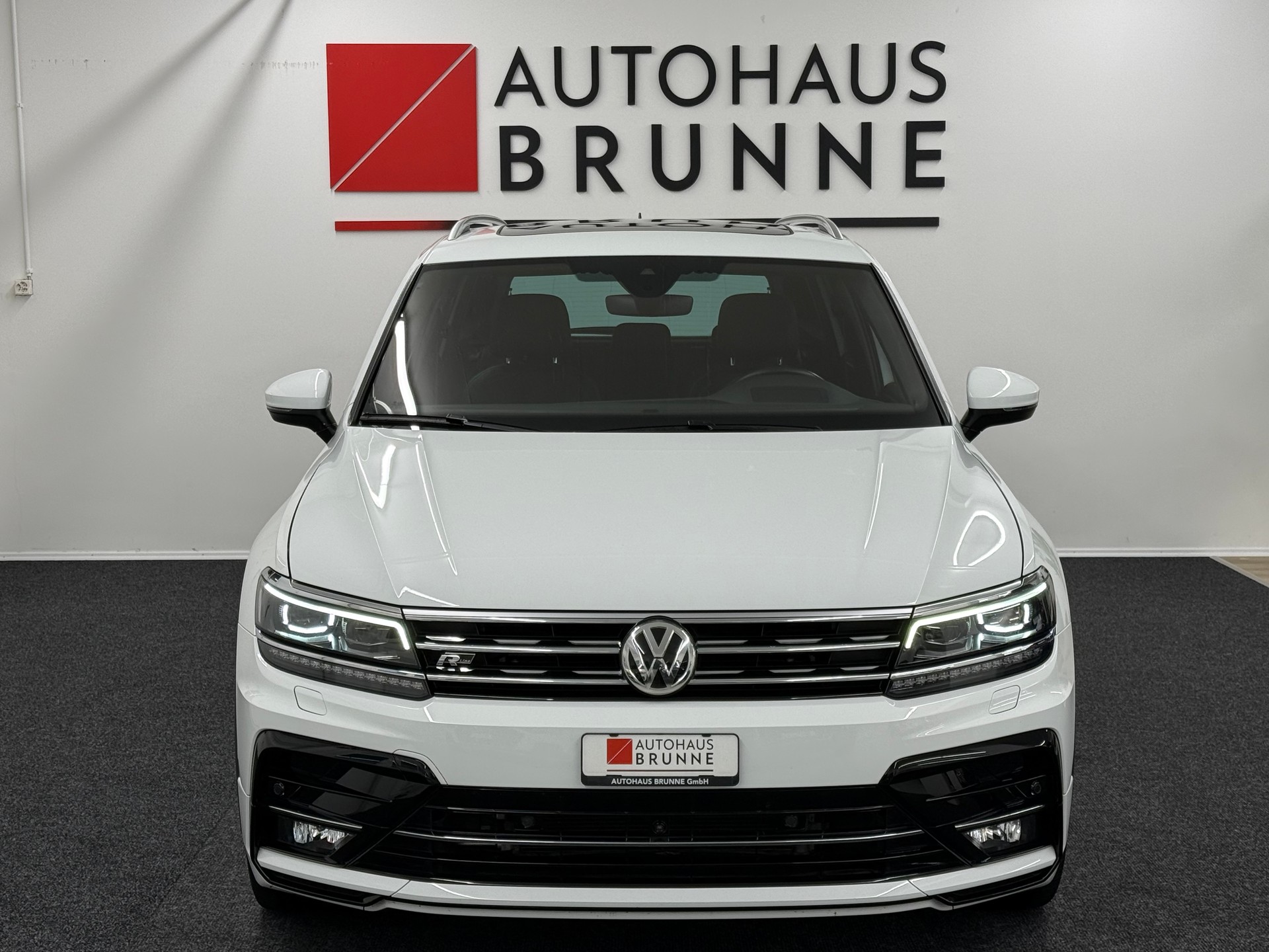 VW Tiguan 2.0 TDI R-LINE 4Motion DSG + AHK-showroom-element-1