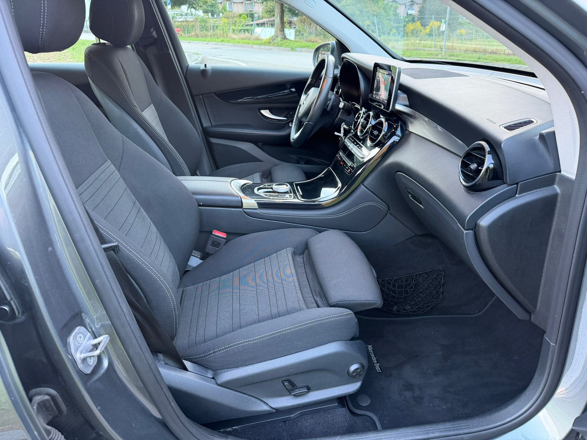 MERCEDES-BENZ GLC 250 d 4Matic 9G-Tronic-image-10